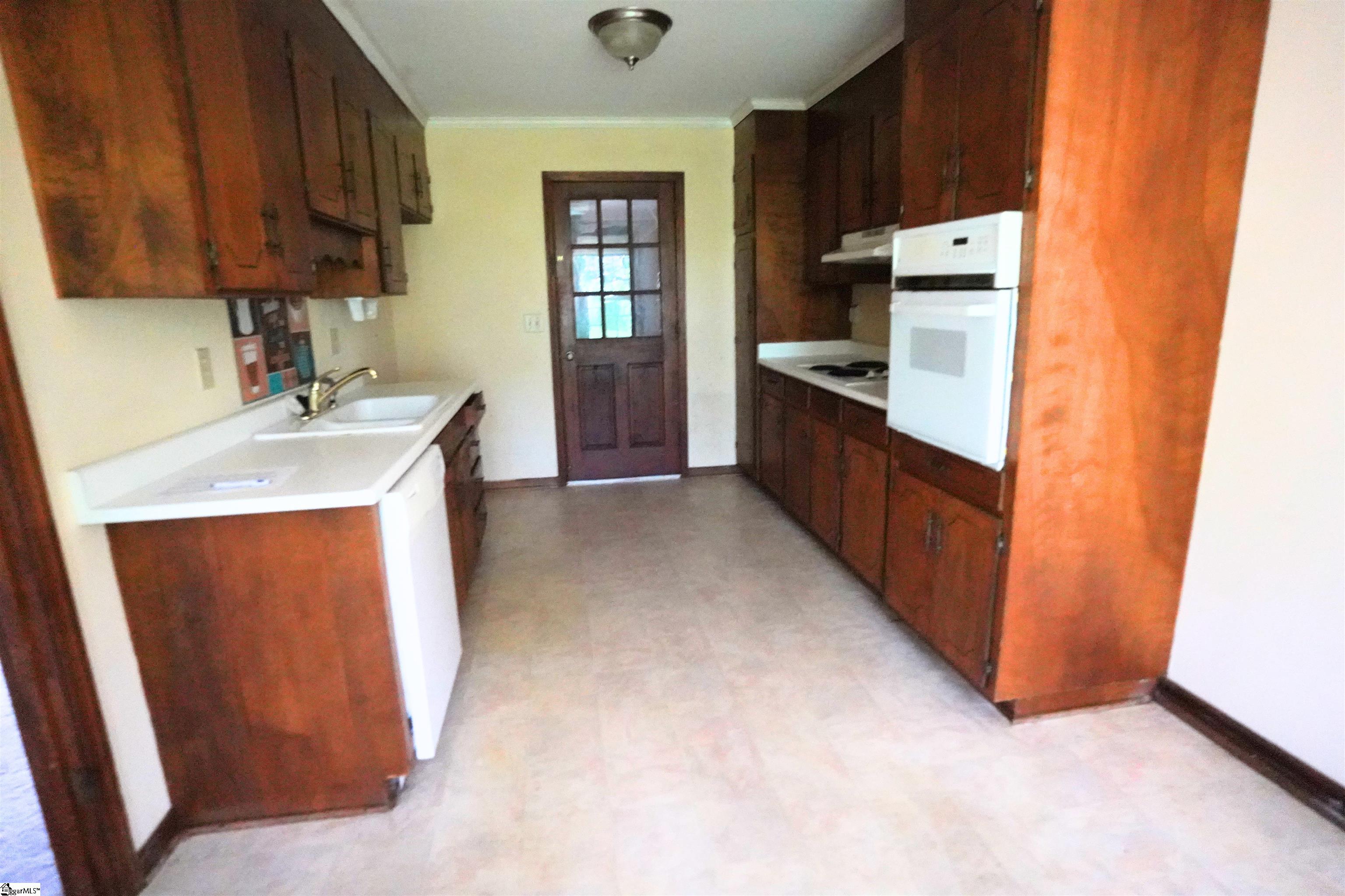 100 Crowndale Drive Property Photo 7