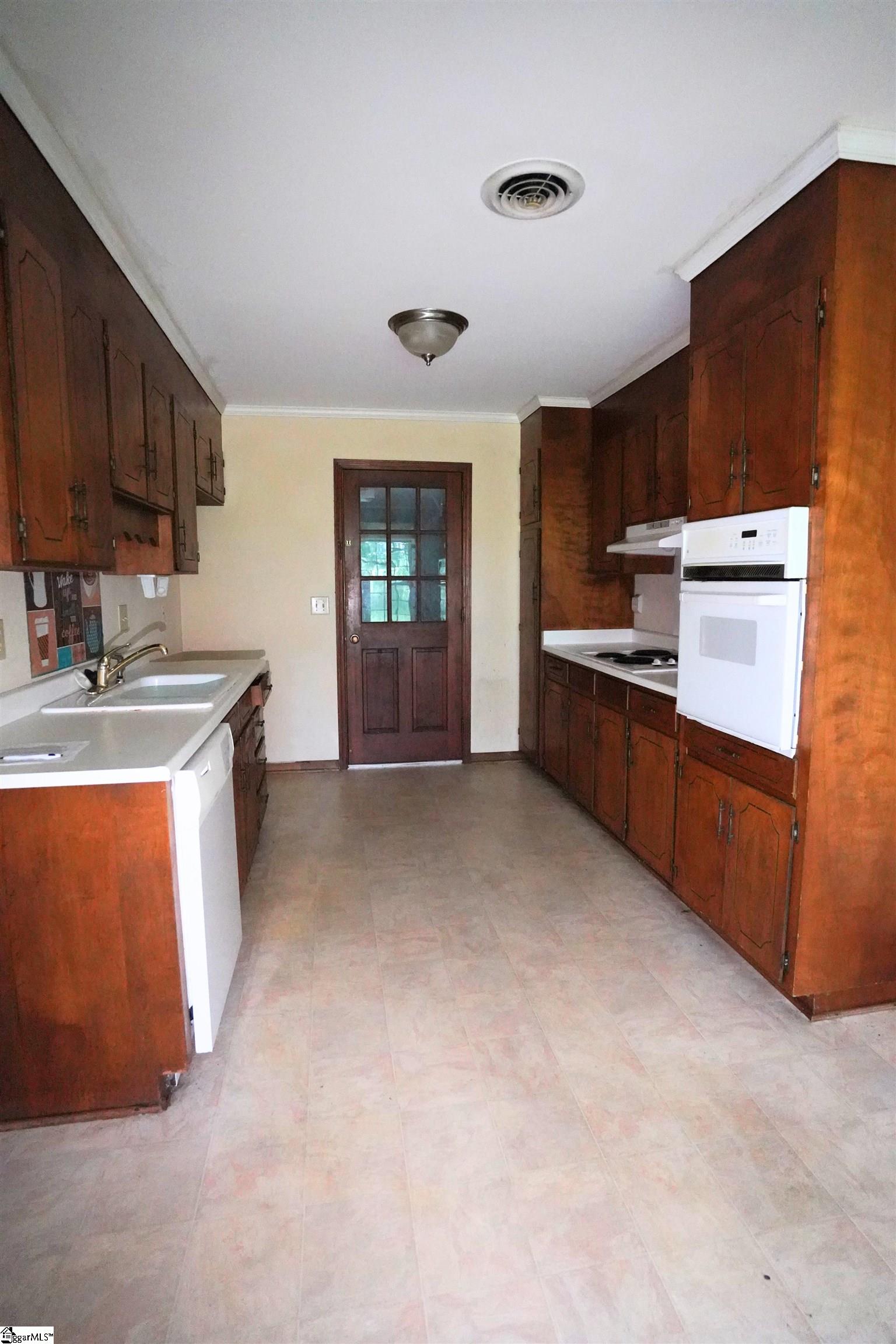 100 Crowndale Drive Property Photo 8