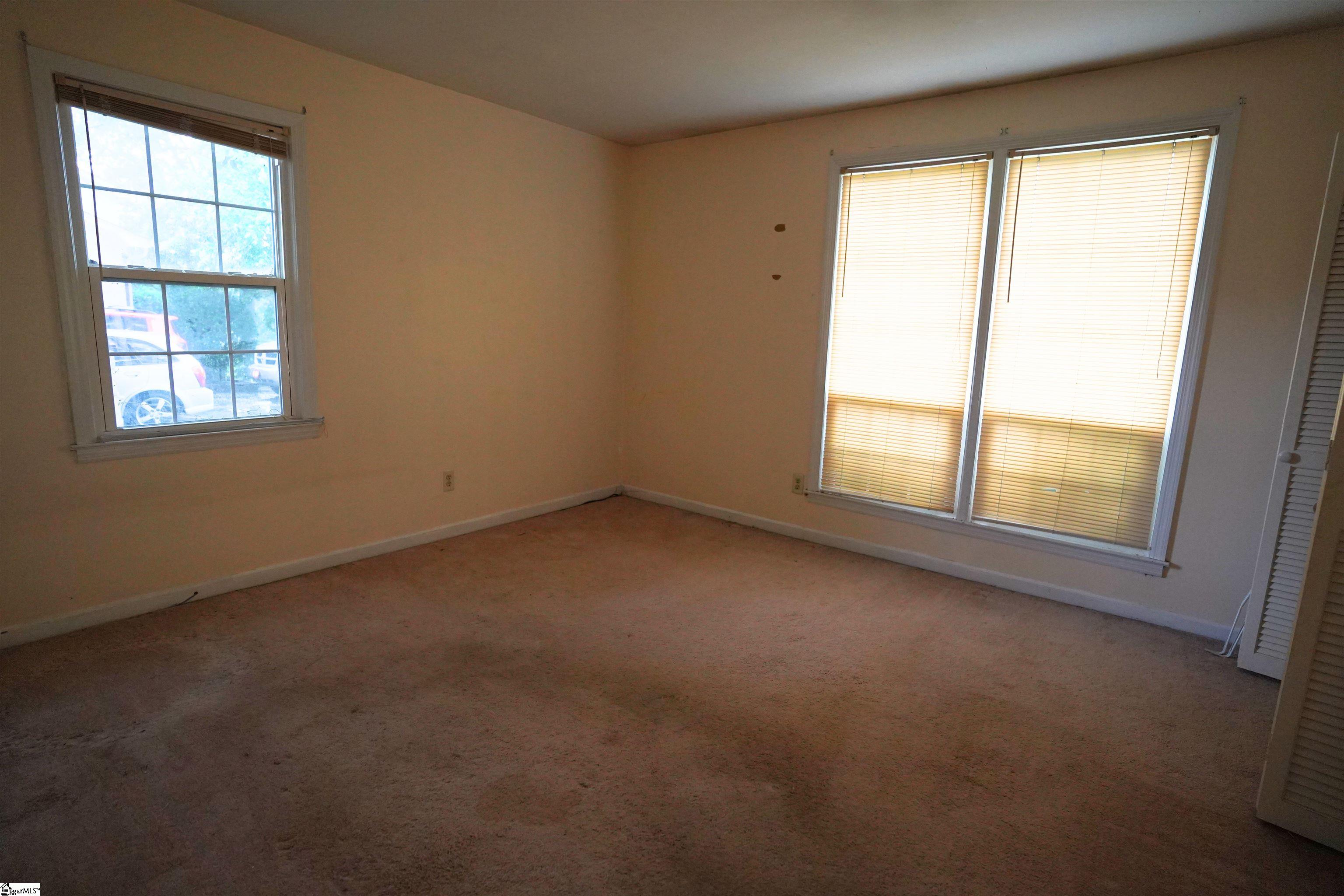 100 Crowndale Drive Property Photo 12