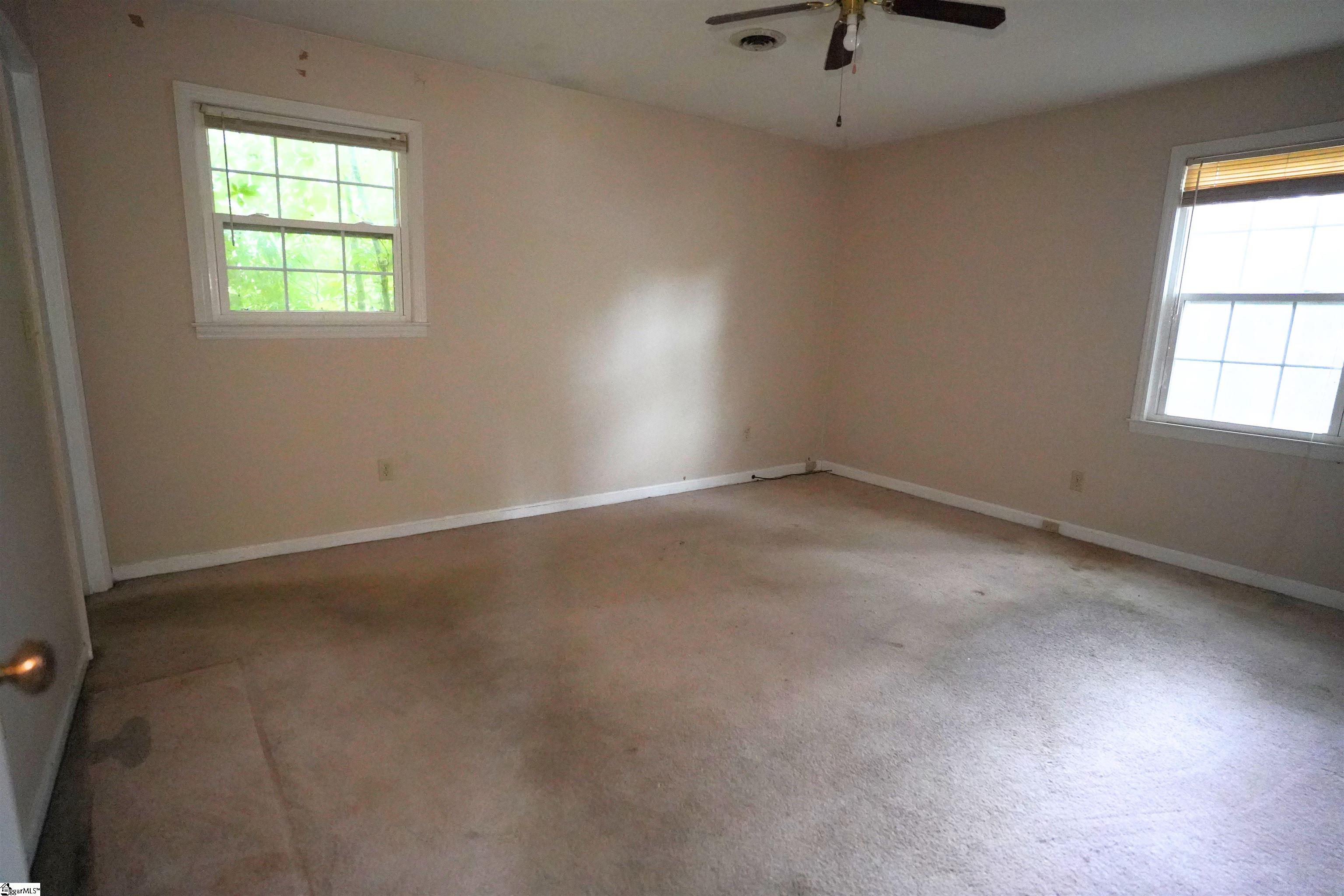 100 Crowndale Drive Property Photo 14
