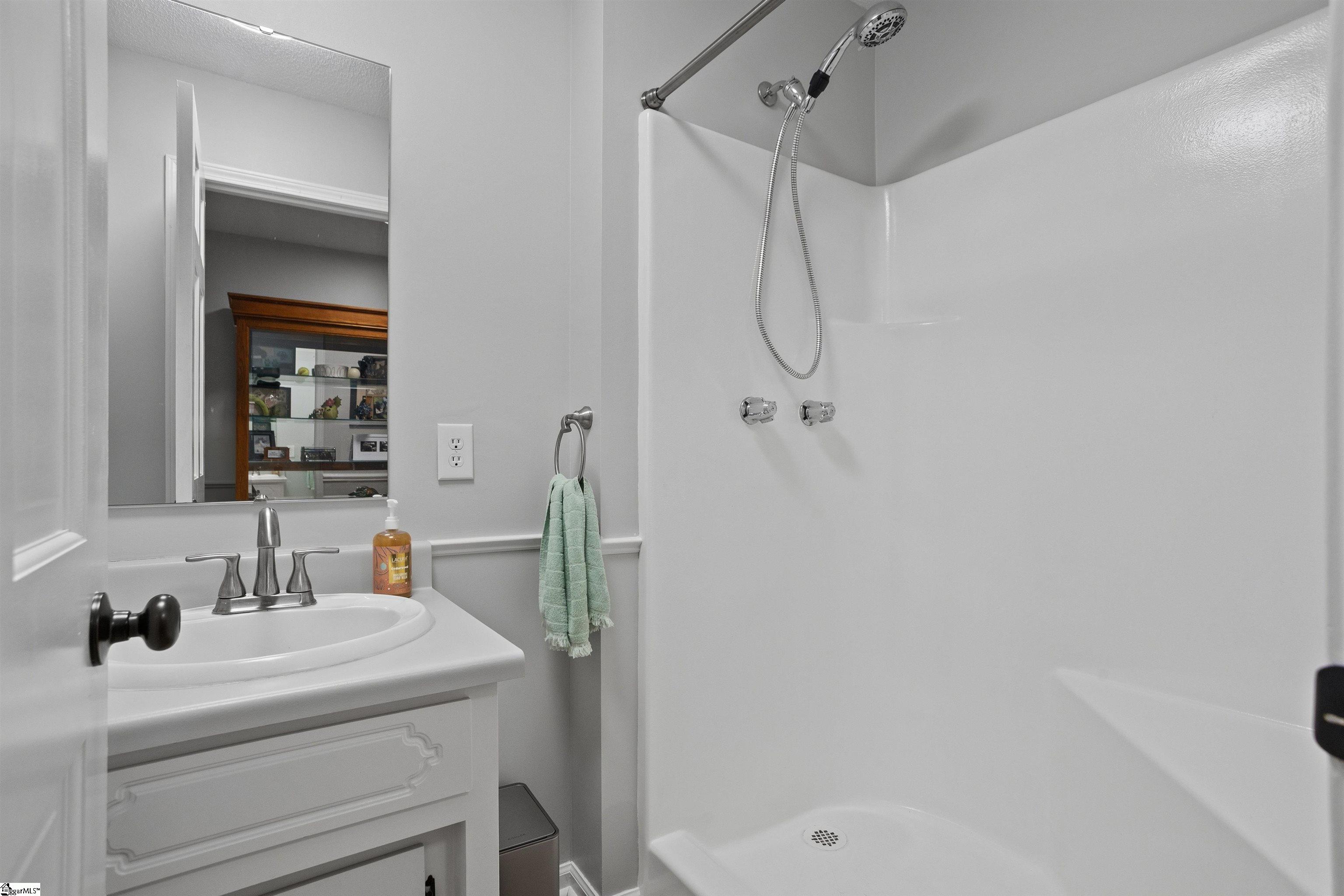 108 Cardinal Circle Property Photo 3