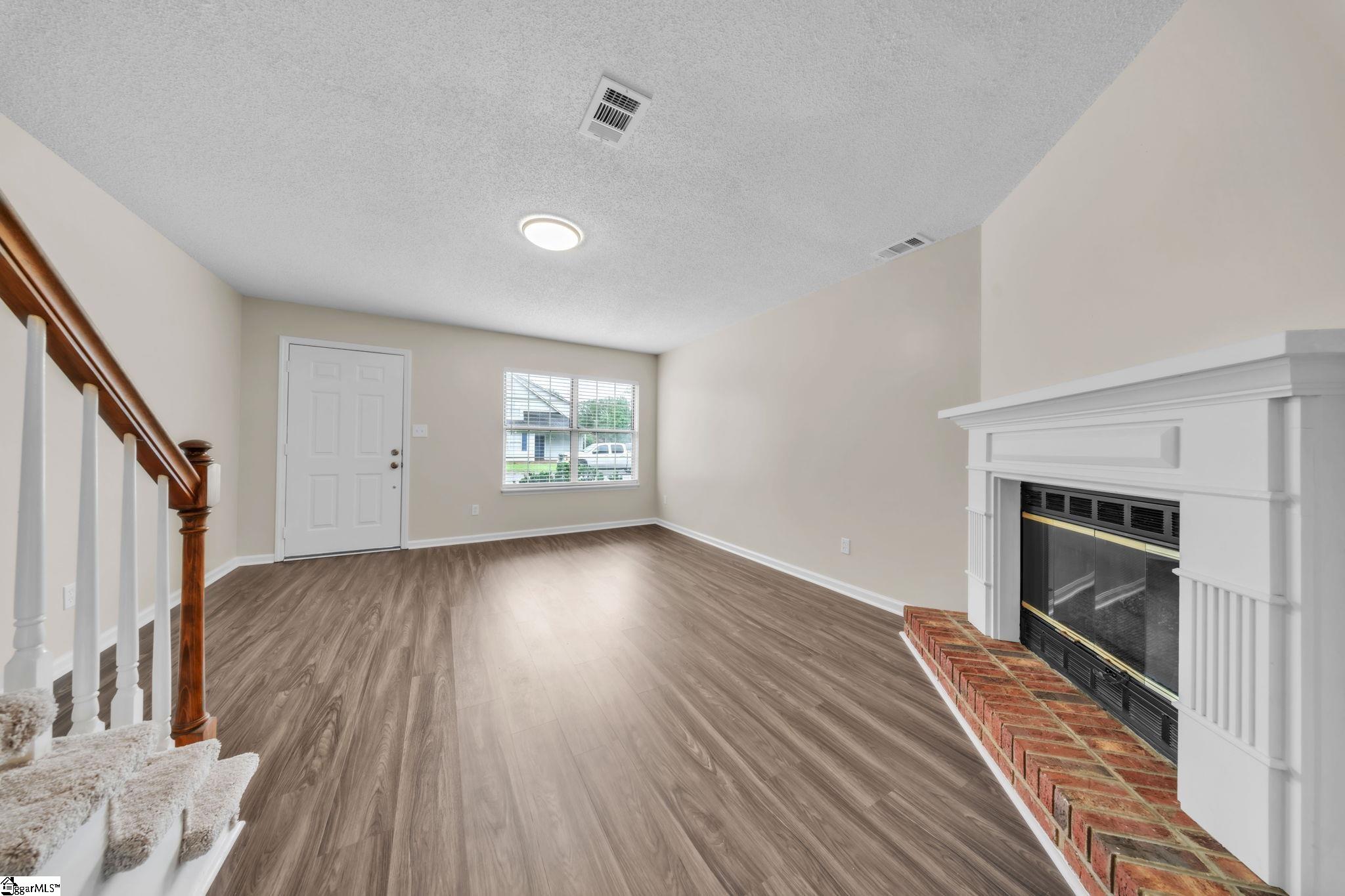 404 W Townes Court Property Photo 6