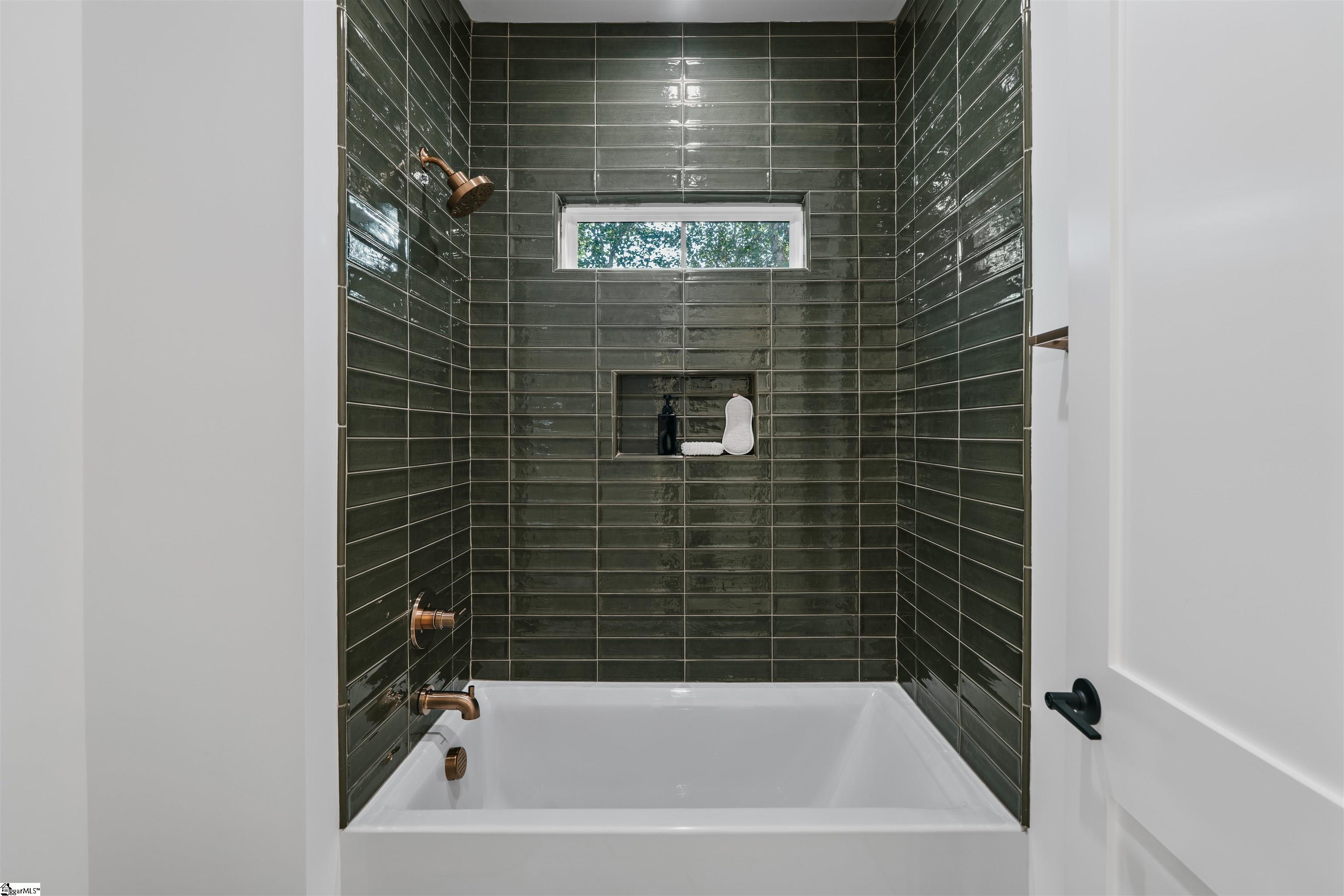 107 Andrea Pointe Property Photo 35