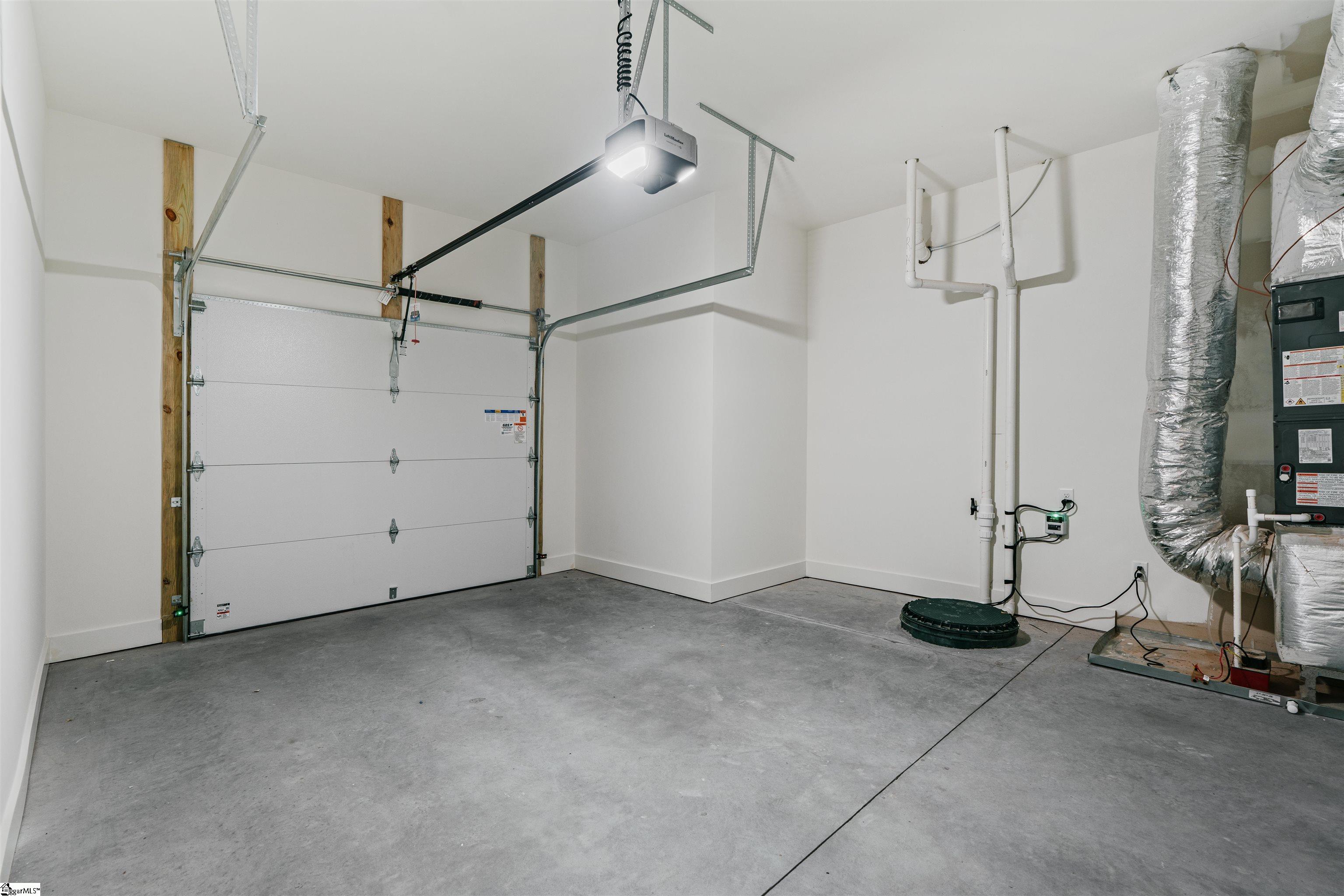 107 Andrea Pointe Property Photo 43