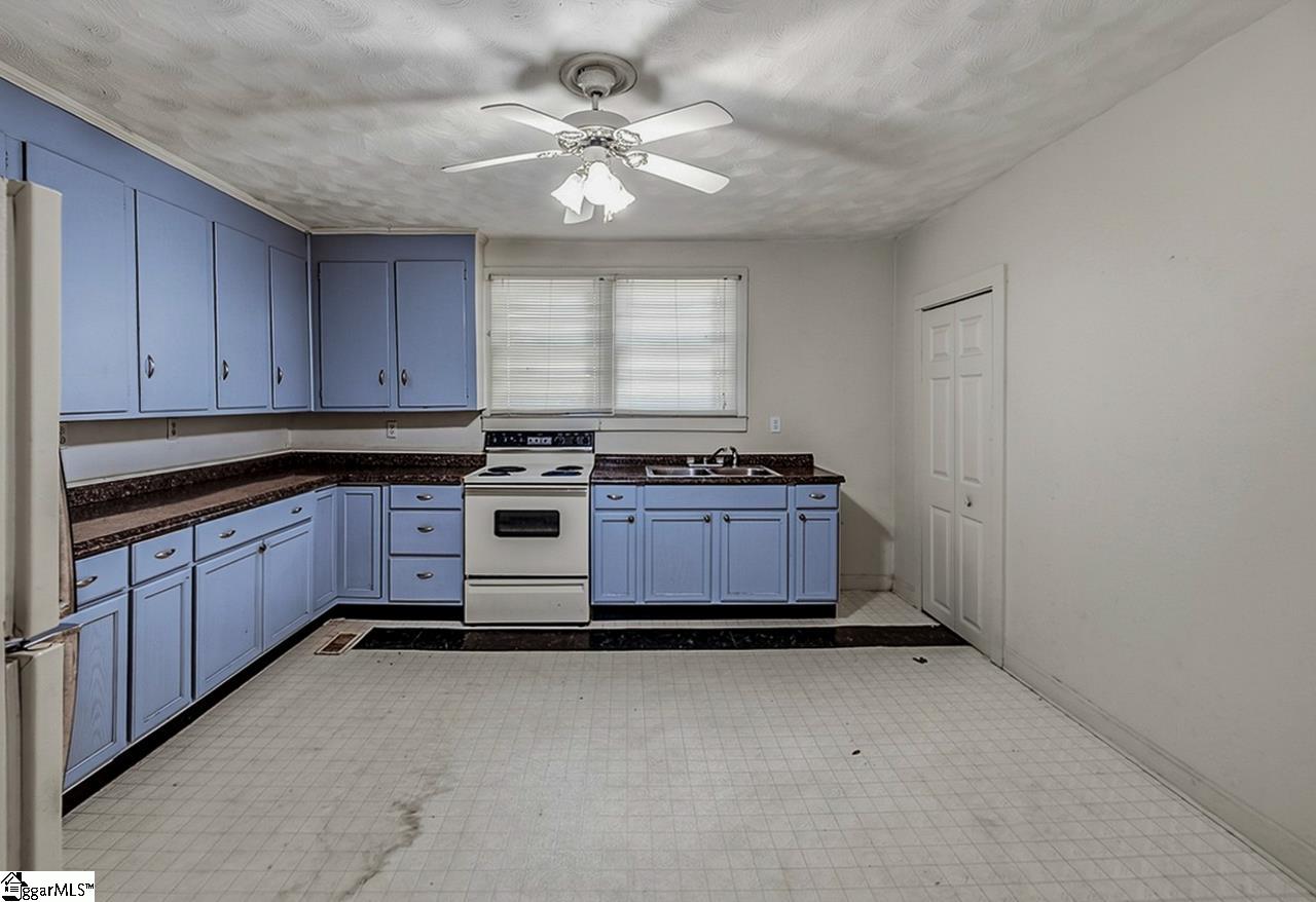 310 Hawkins Street Property Photo 9