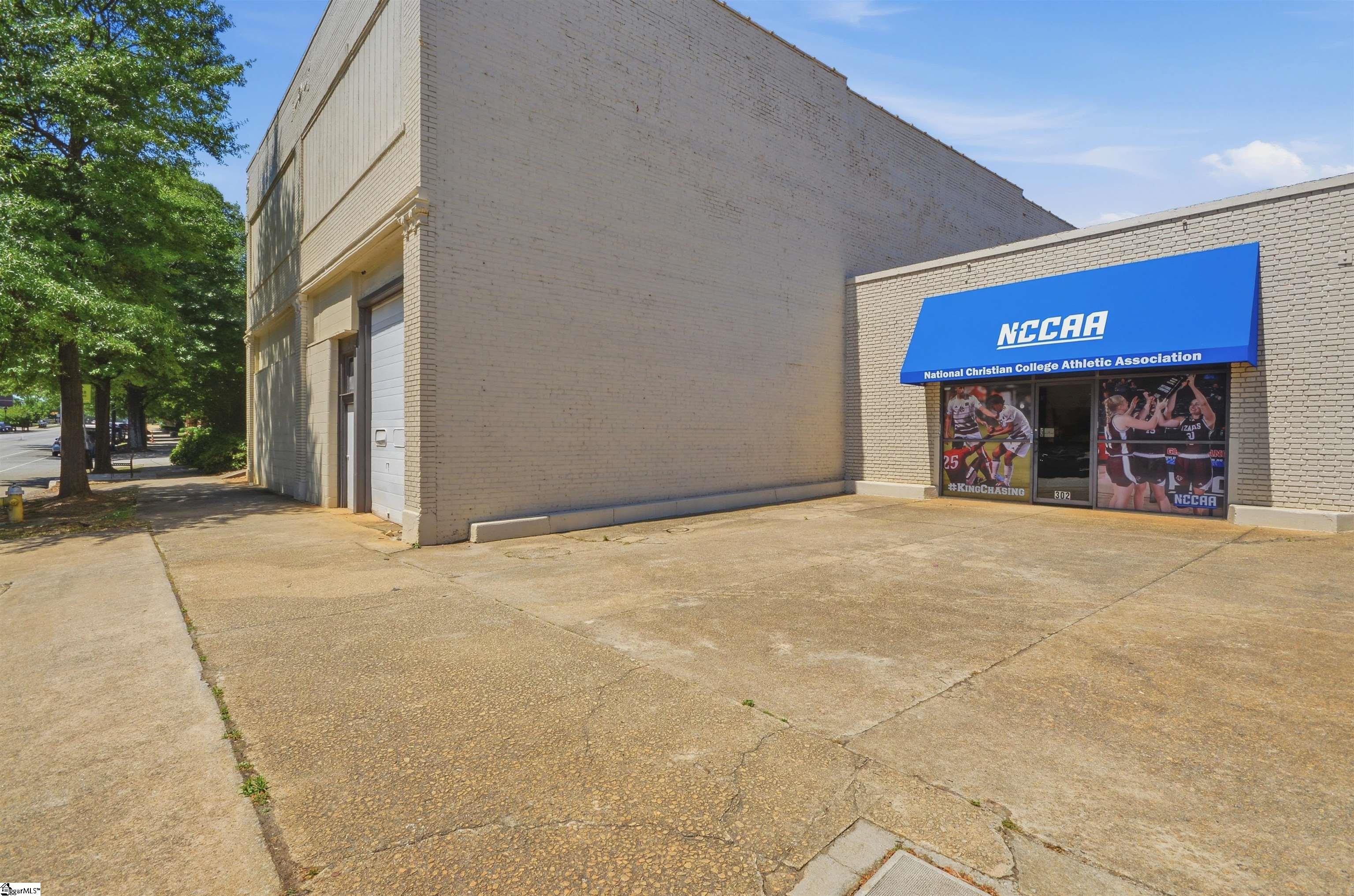 302 W Washington Street Property Photo 4