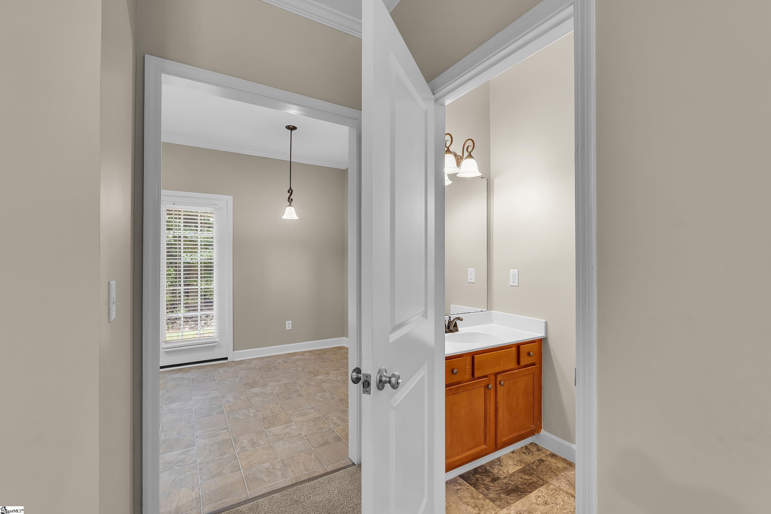 8 Amity Lane Property Photo 19