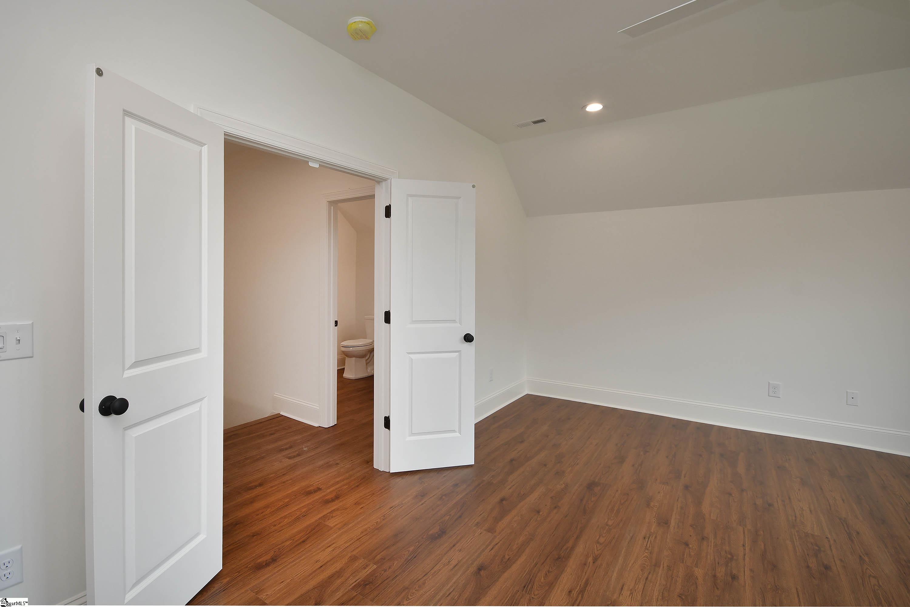 101 E C Avenue Property Photo 33