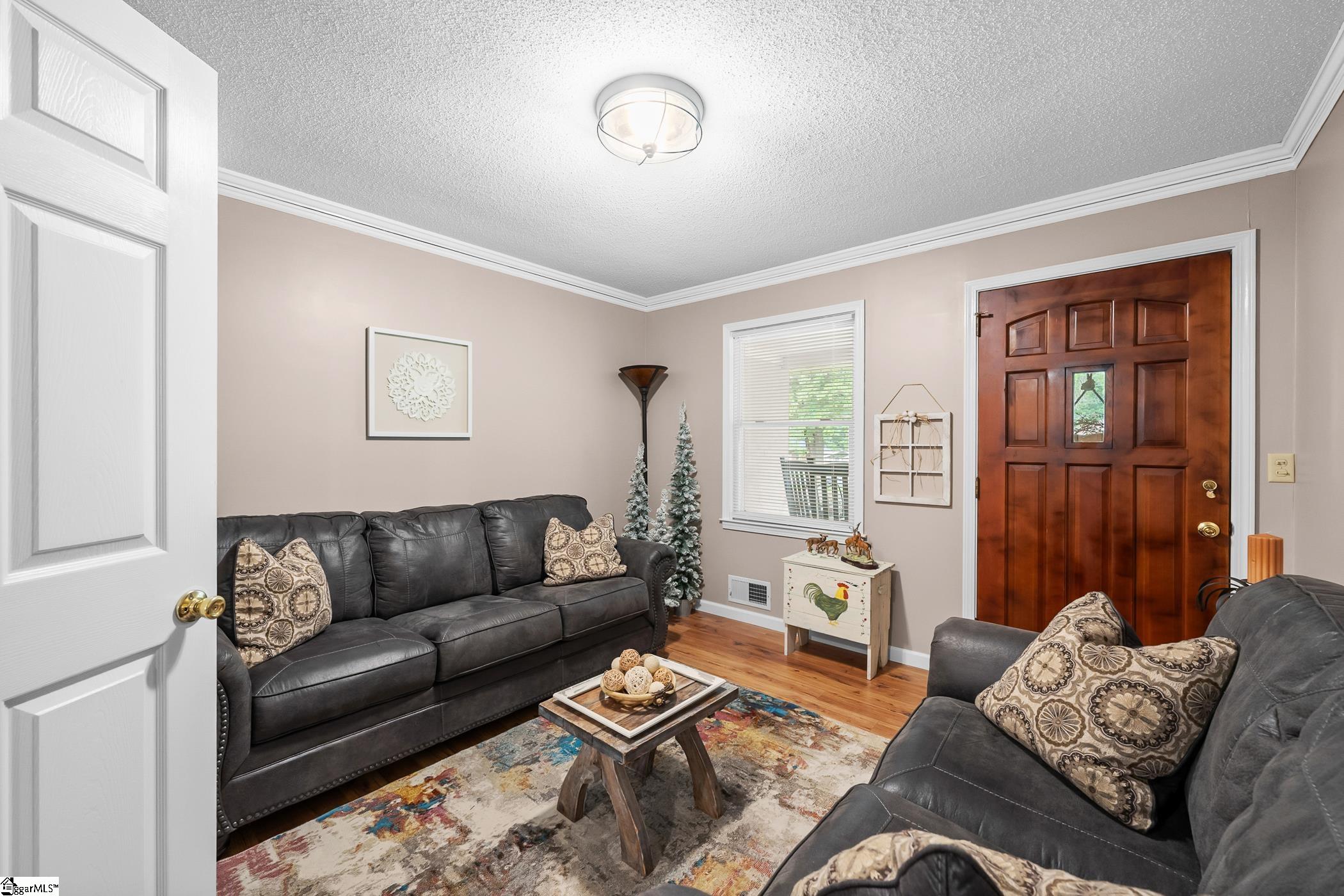 3211 New Pond Road Property Photo 6