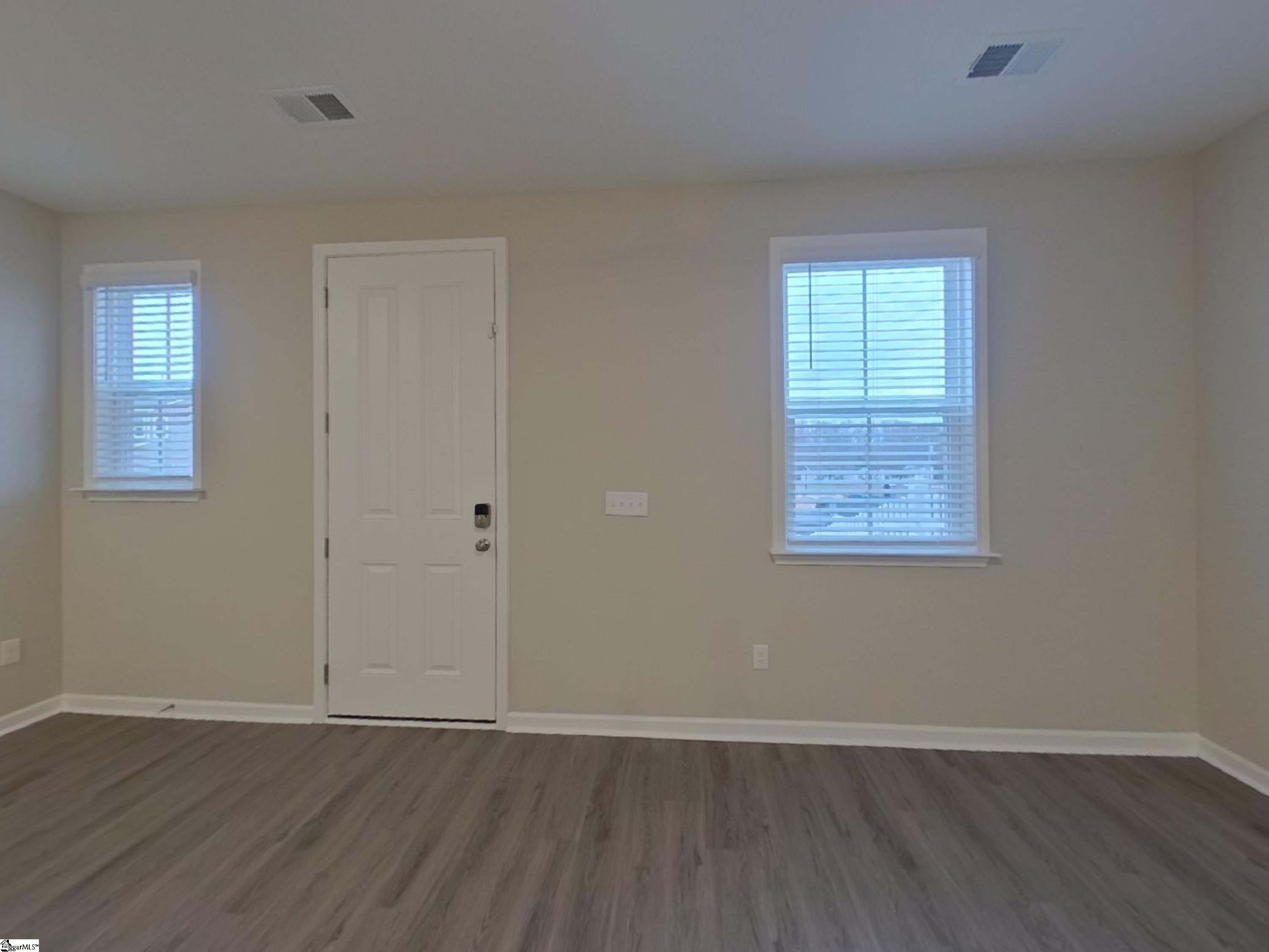 1599059 Property Photo 3