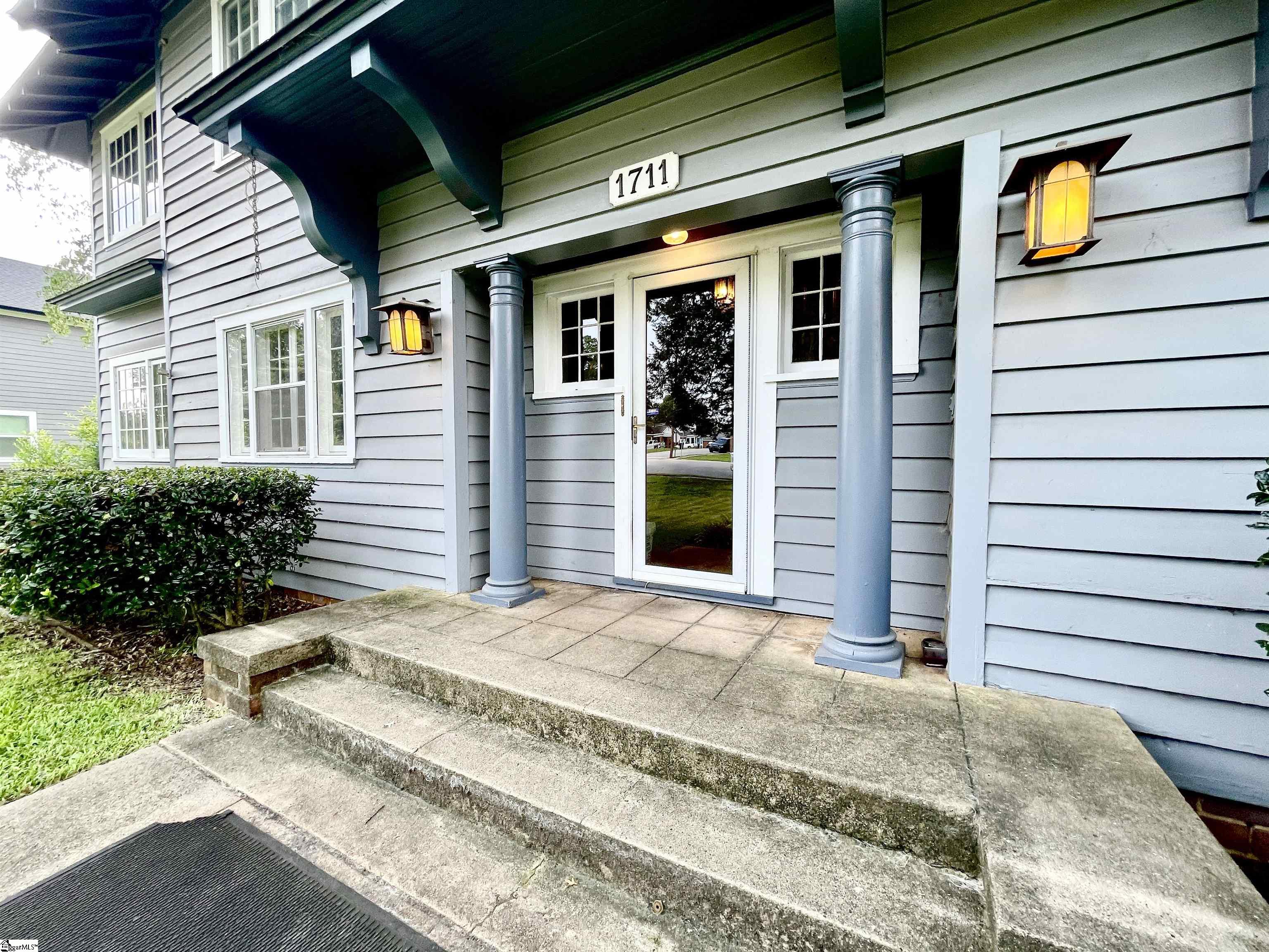 1711 S Holly Street Property Photo 4