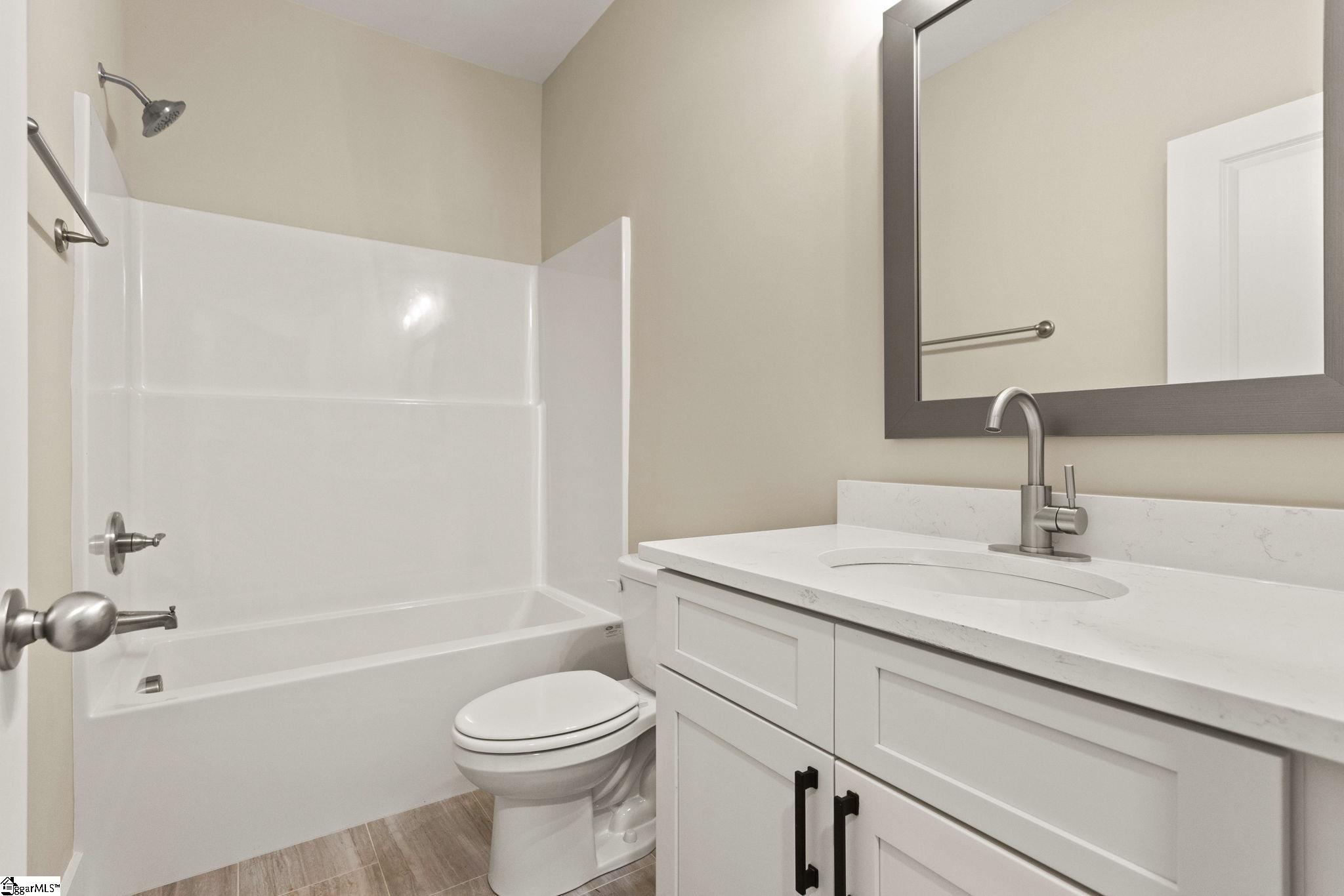 25 Greenbriar Lane Property Photo 4
