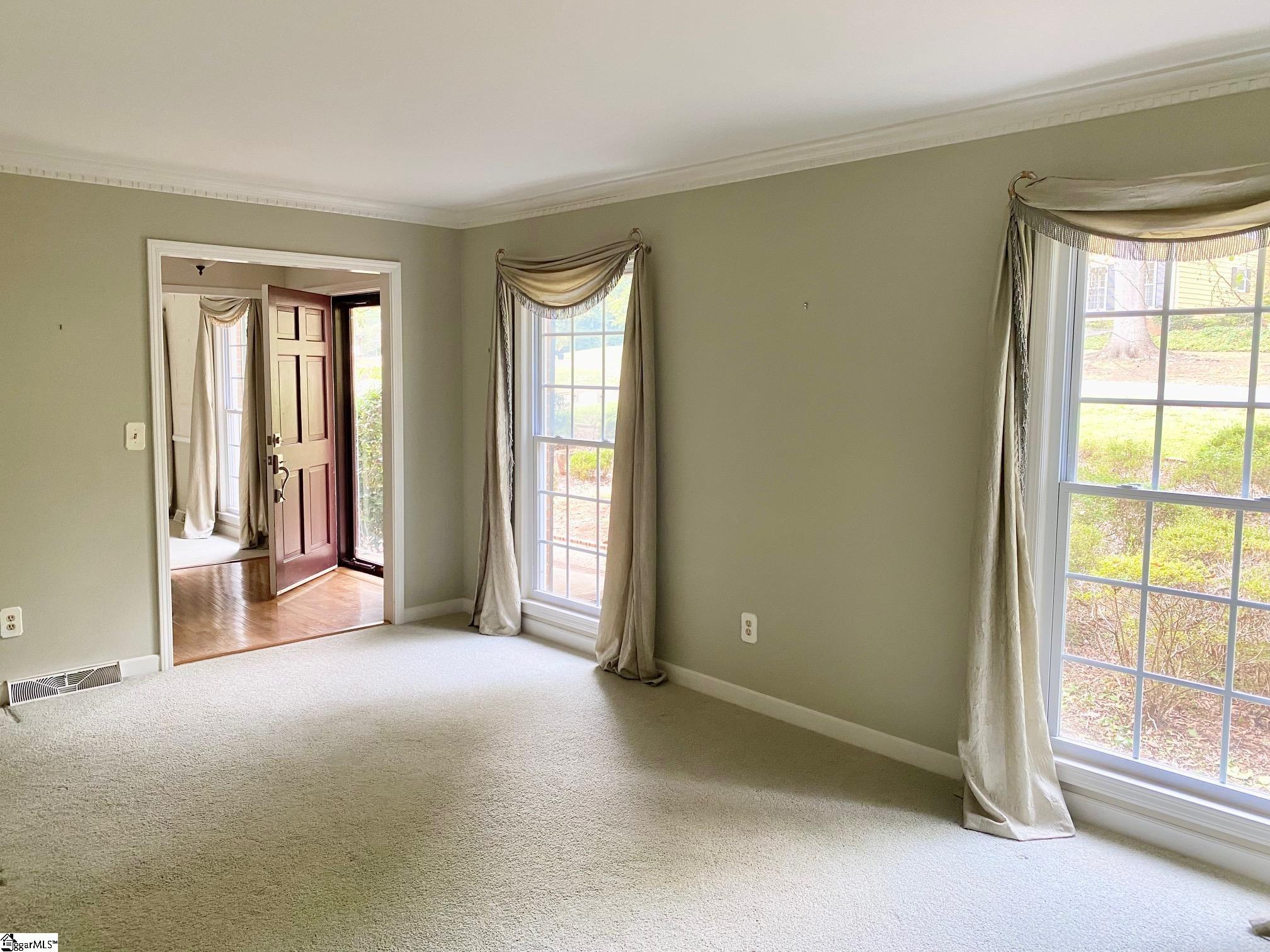 501 Foxcroft Road Property Photo 4