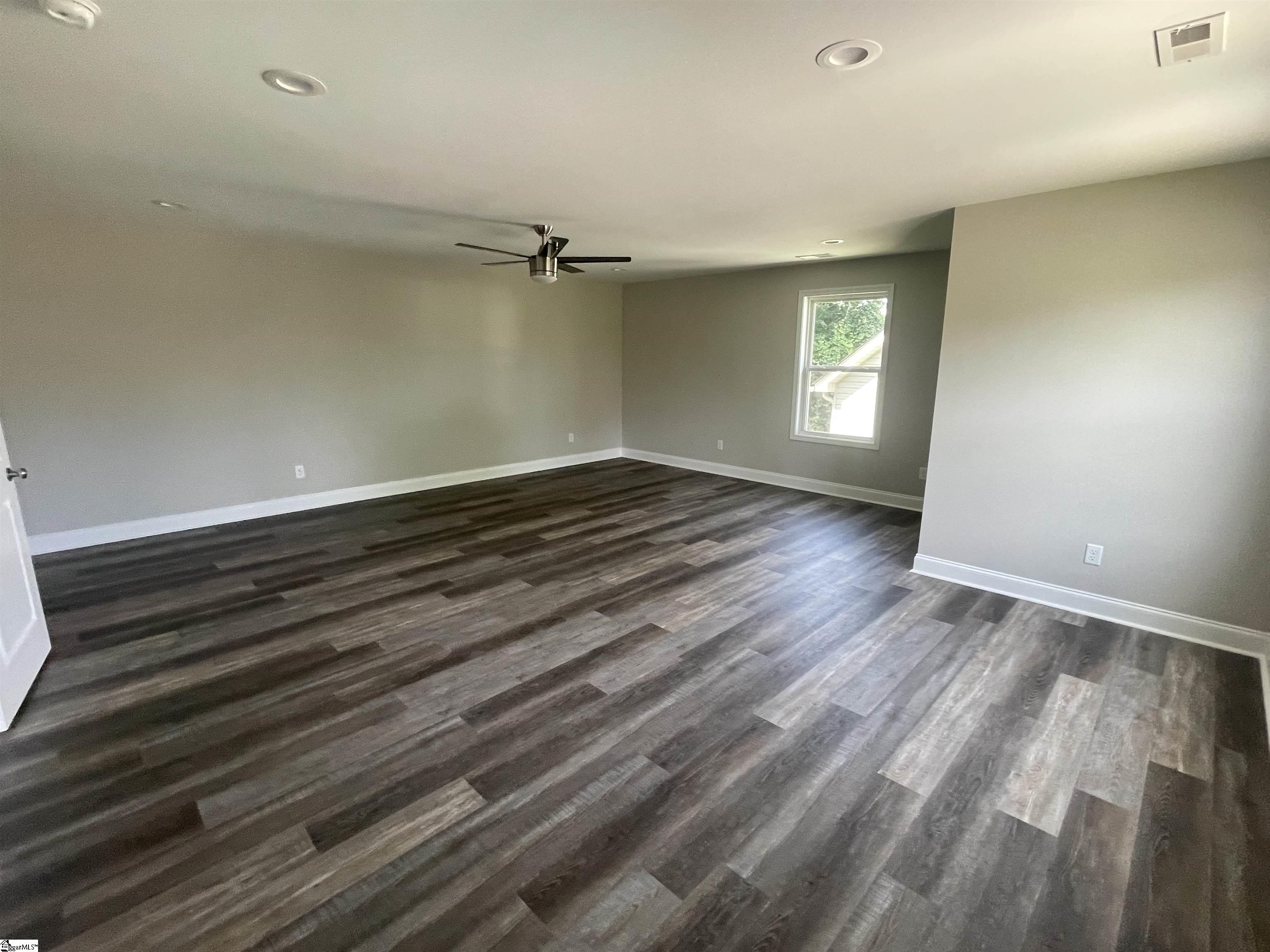 709 Rockcliff Street Property Photo 12