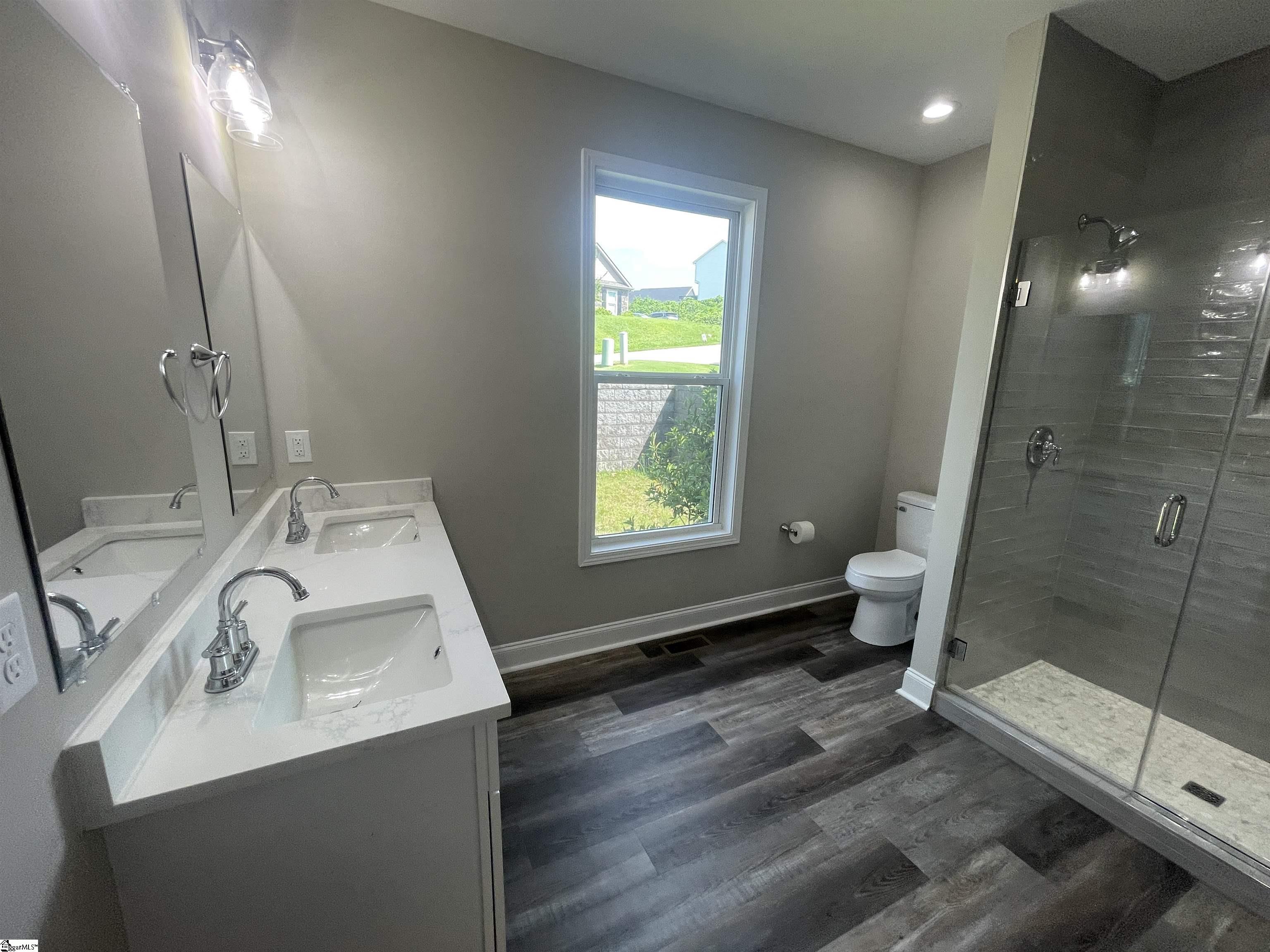 709 Rockcliff Street Property Photo 22