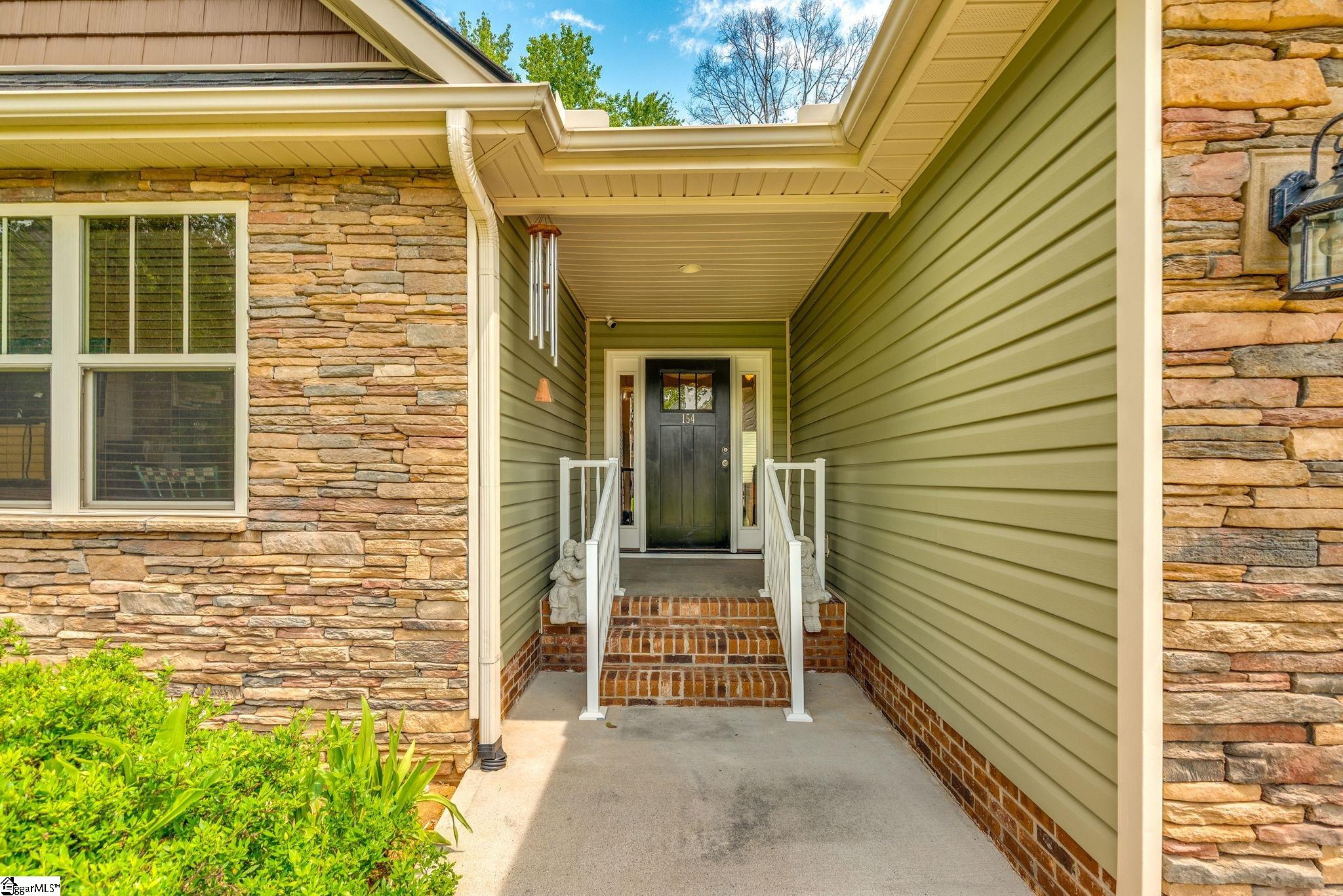 154 Rockcrest Drive Property Photo 3