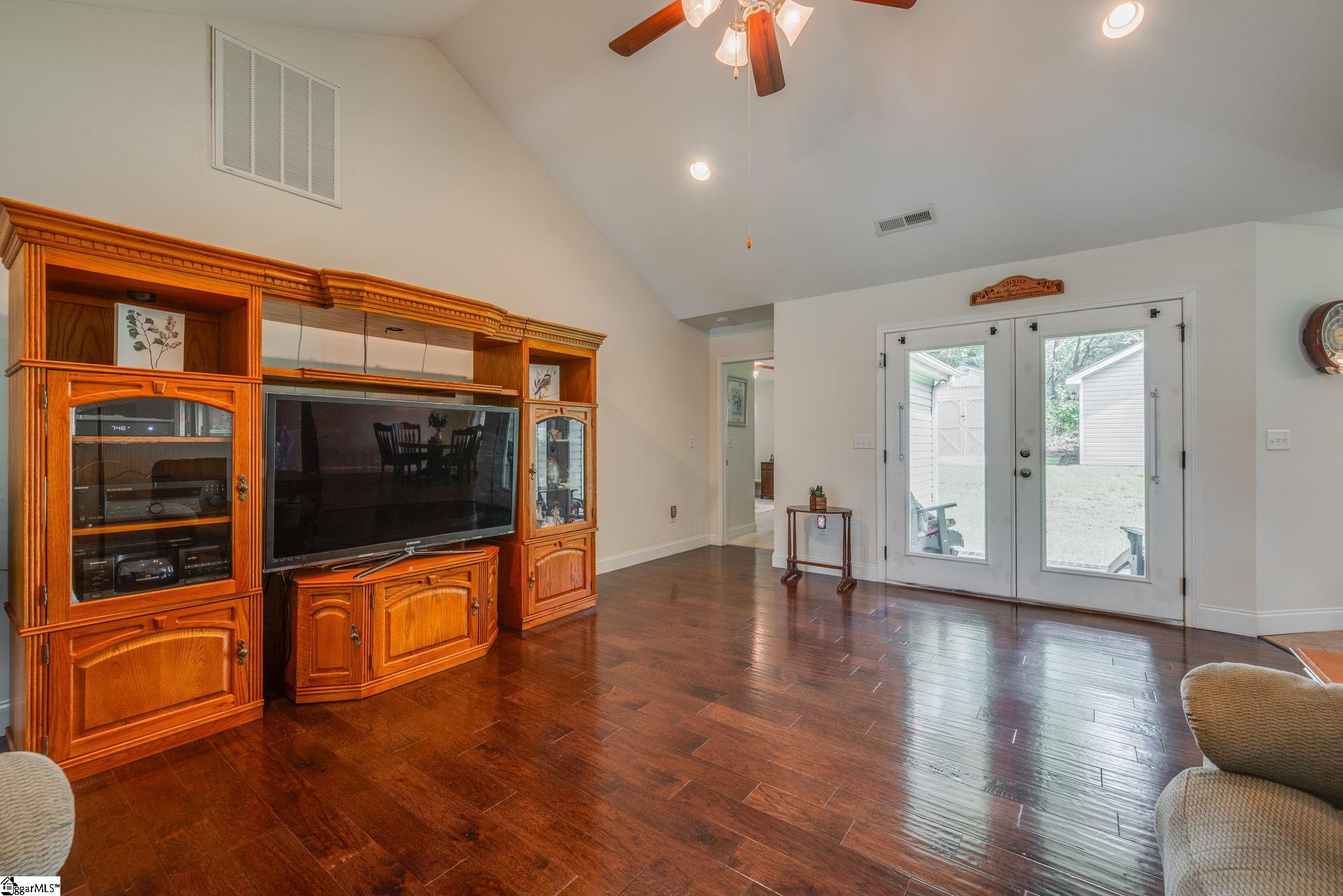 154 Rockcrest Drive Property Photo 6