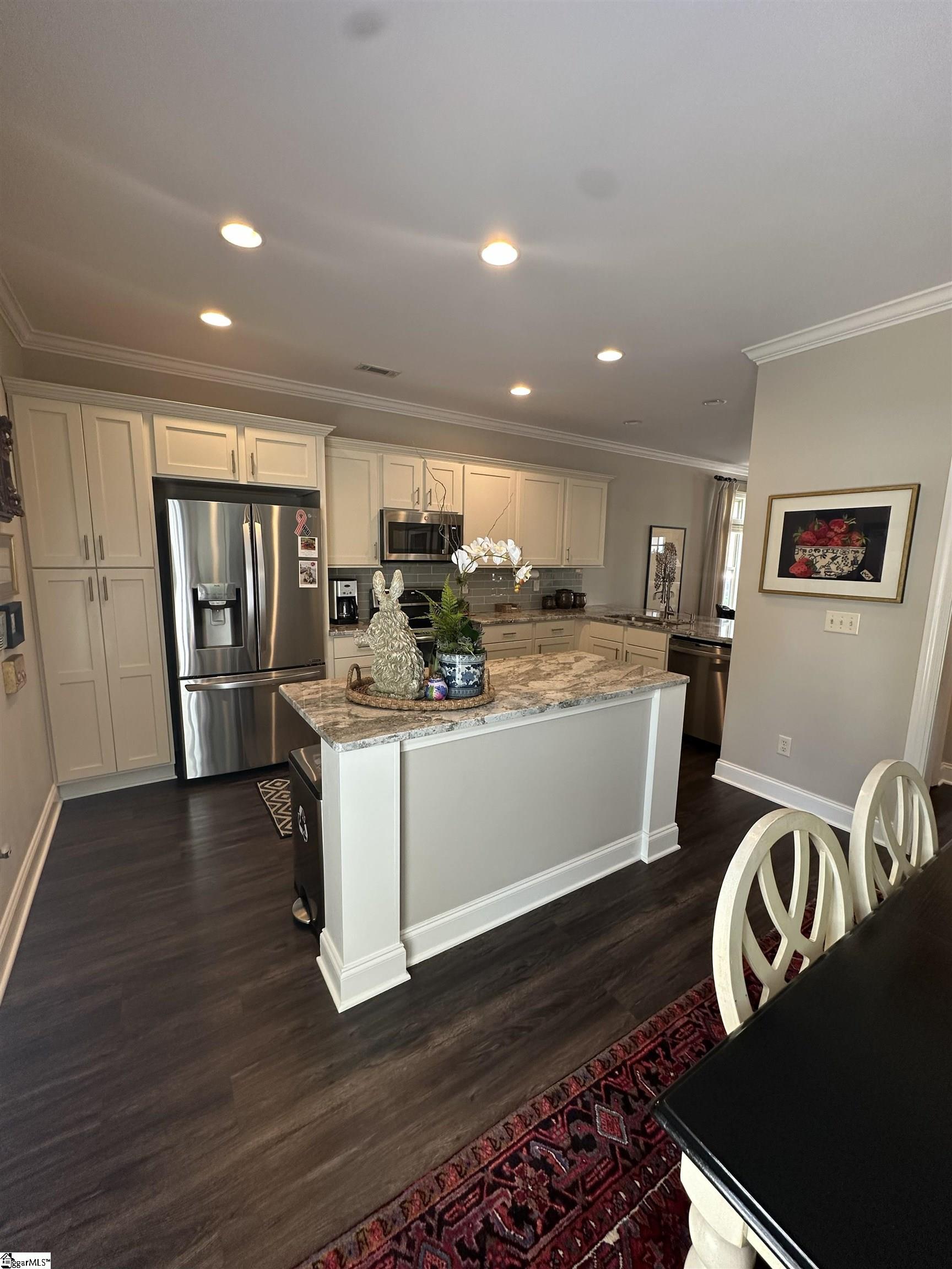 323 Arlington Avenue Property Photo 11