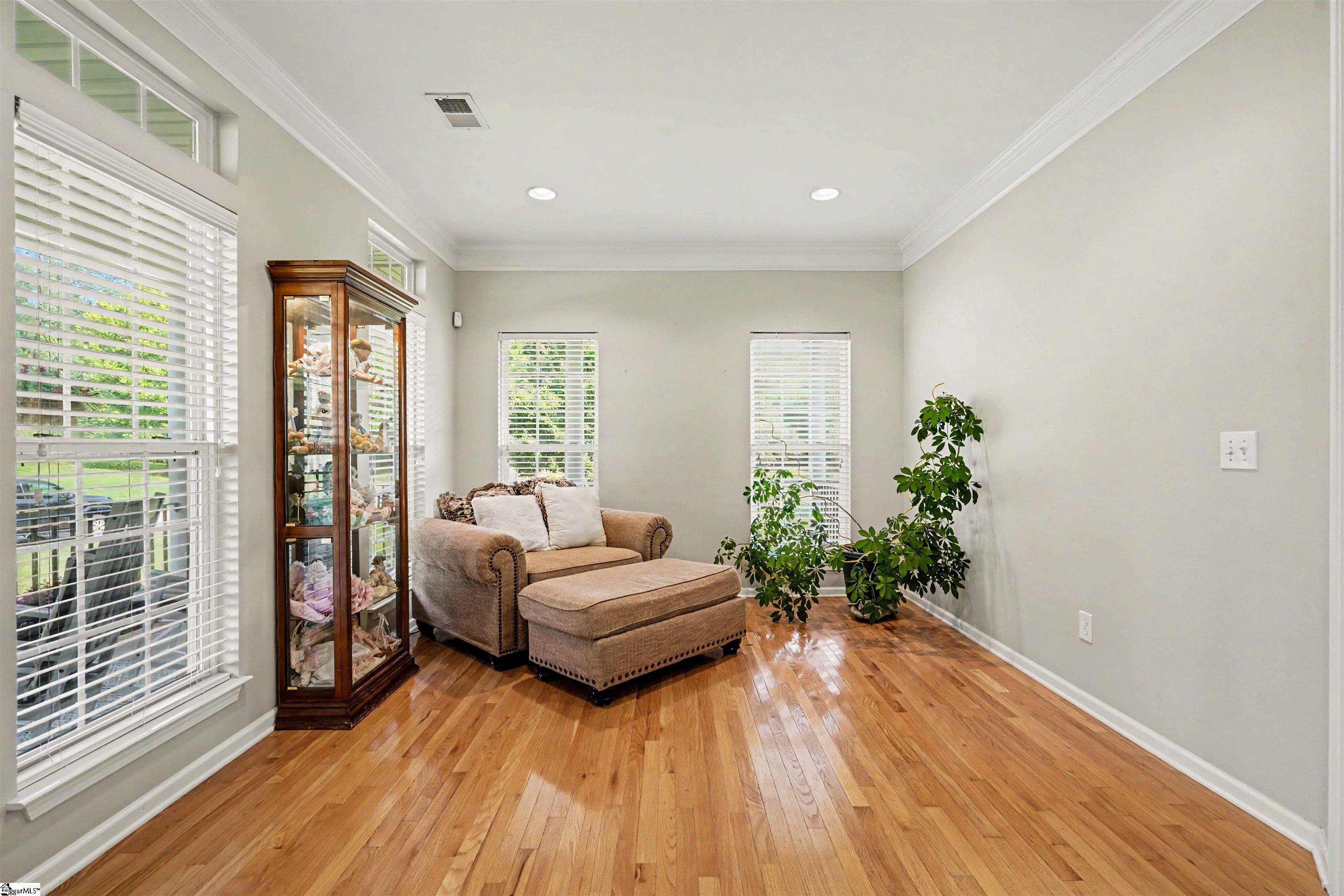 320 Selden Way Property Photo 3