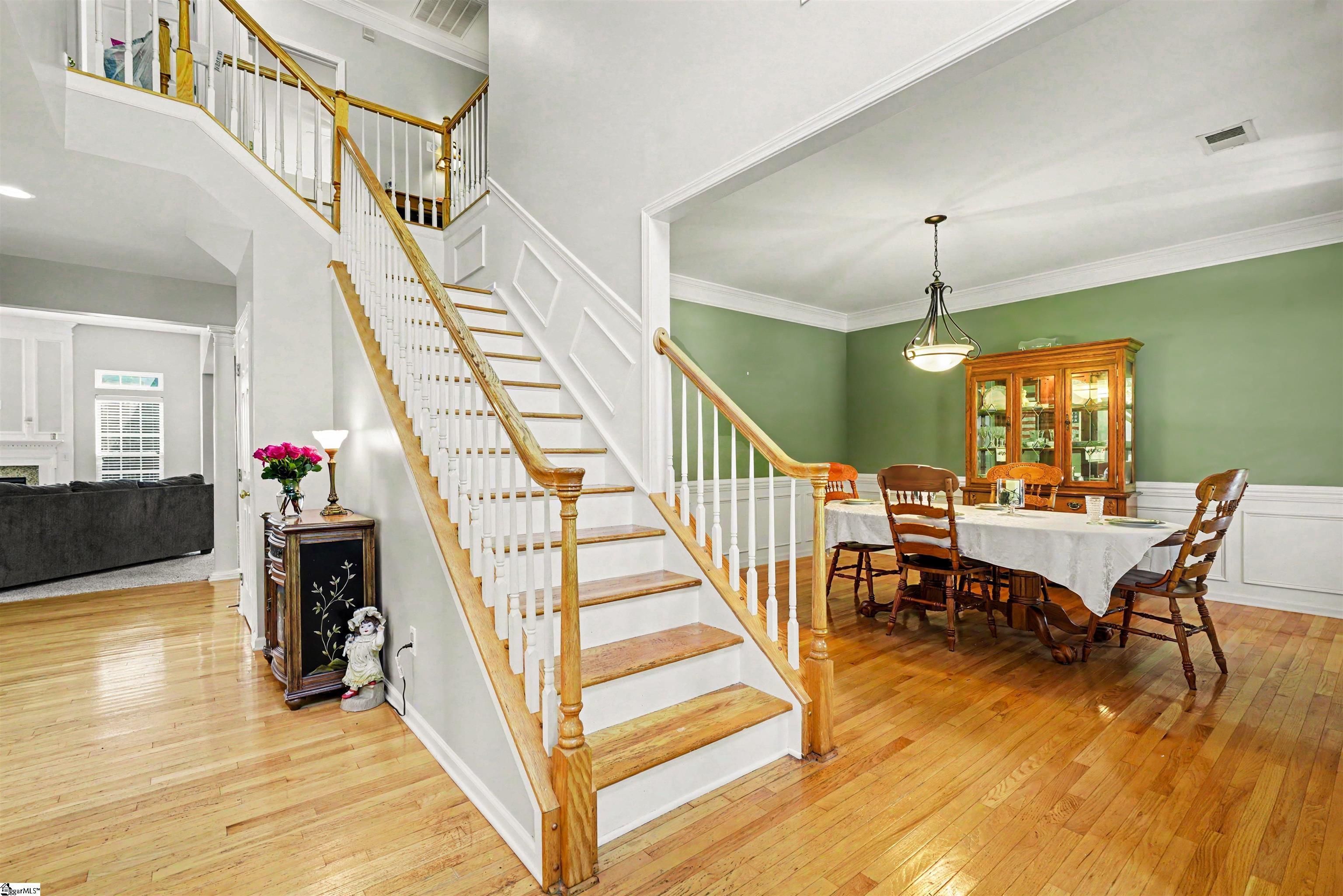 320 Selden Way Property Photo 4