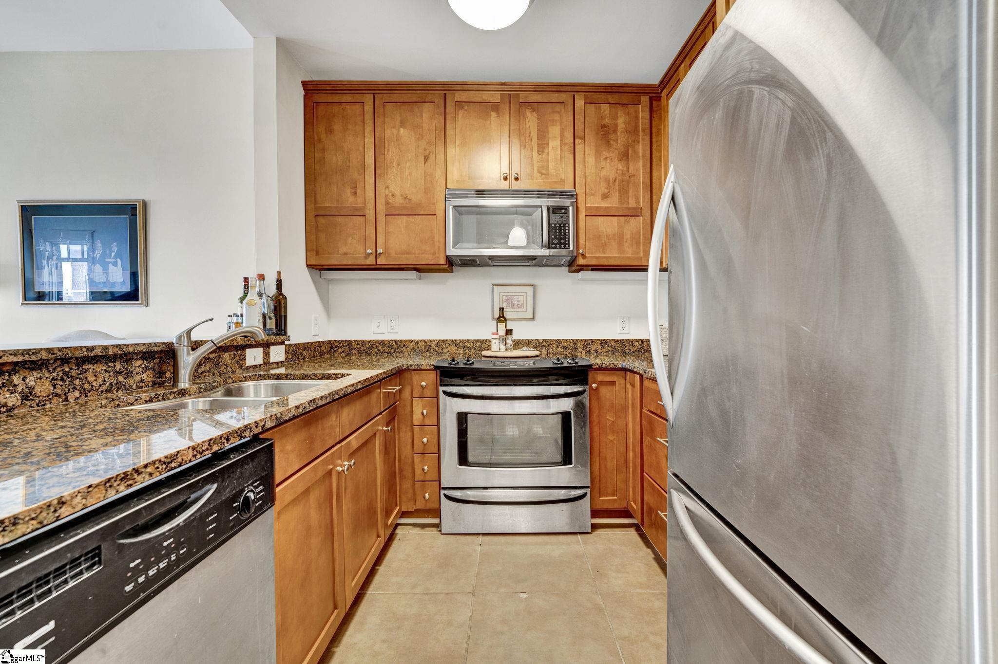 155 Riverplace Property Photo 5