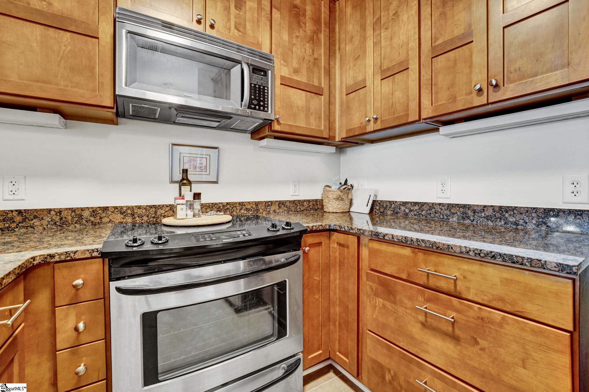 155 Riverplace Property Photo 6