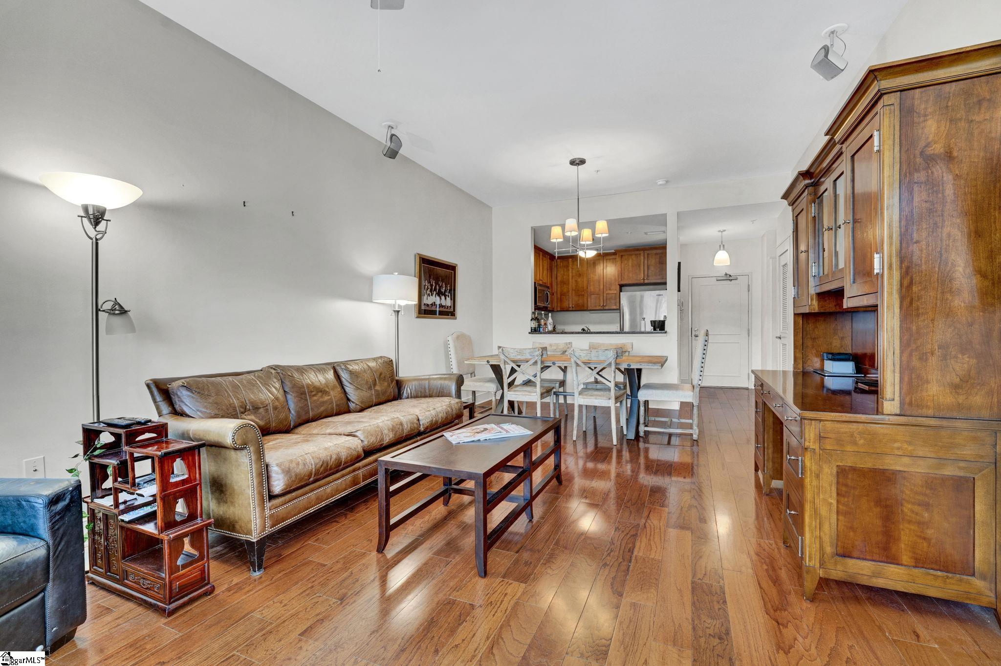 155 Riverplace Property Photo 12