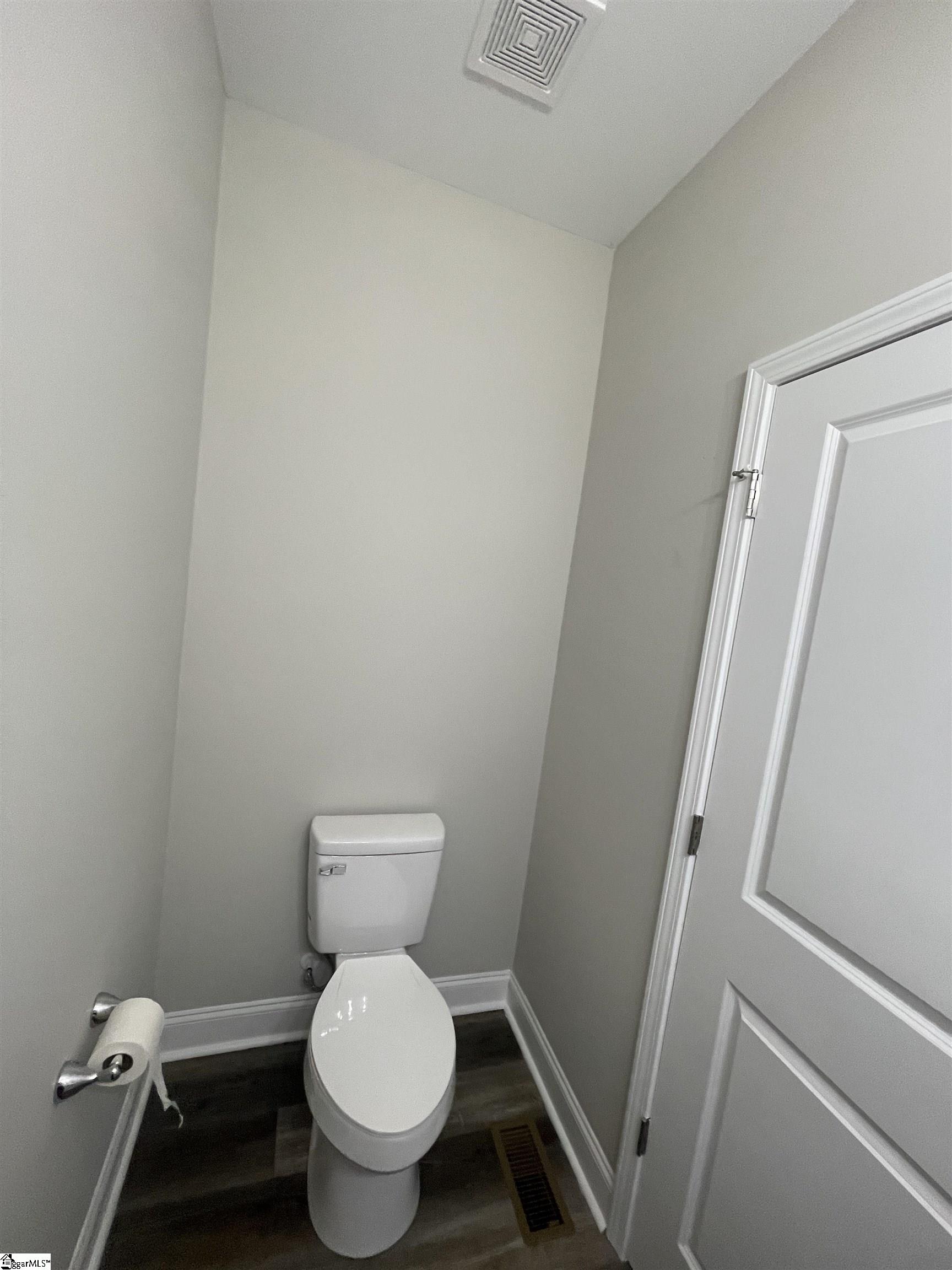 709 Rockcliff Street Property Photo 7