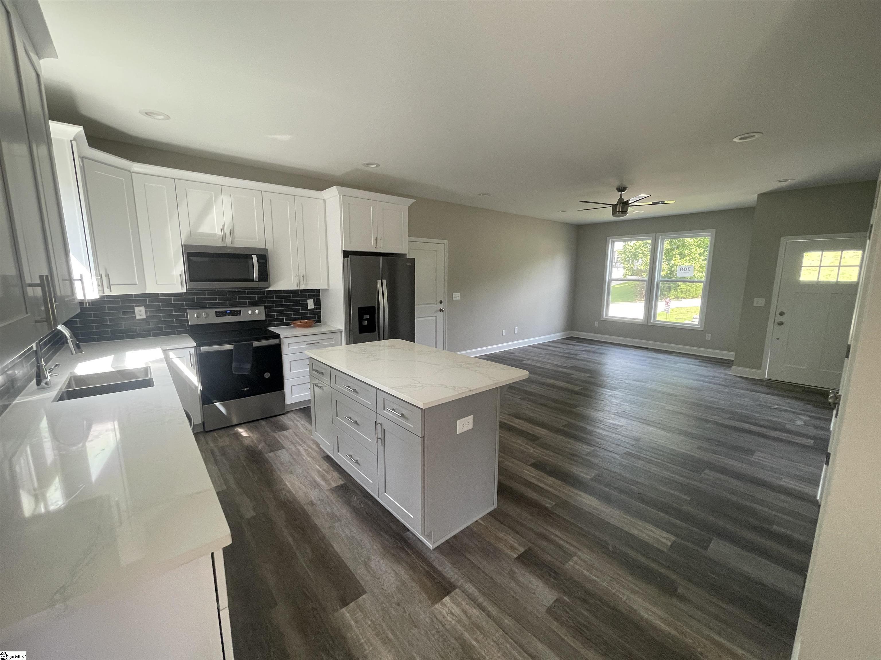 709 Rockcliff Street Property Photo 8