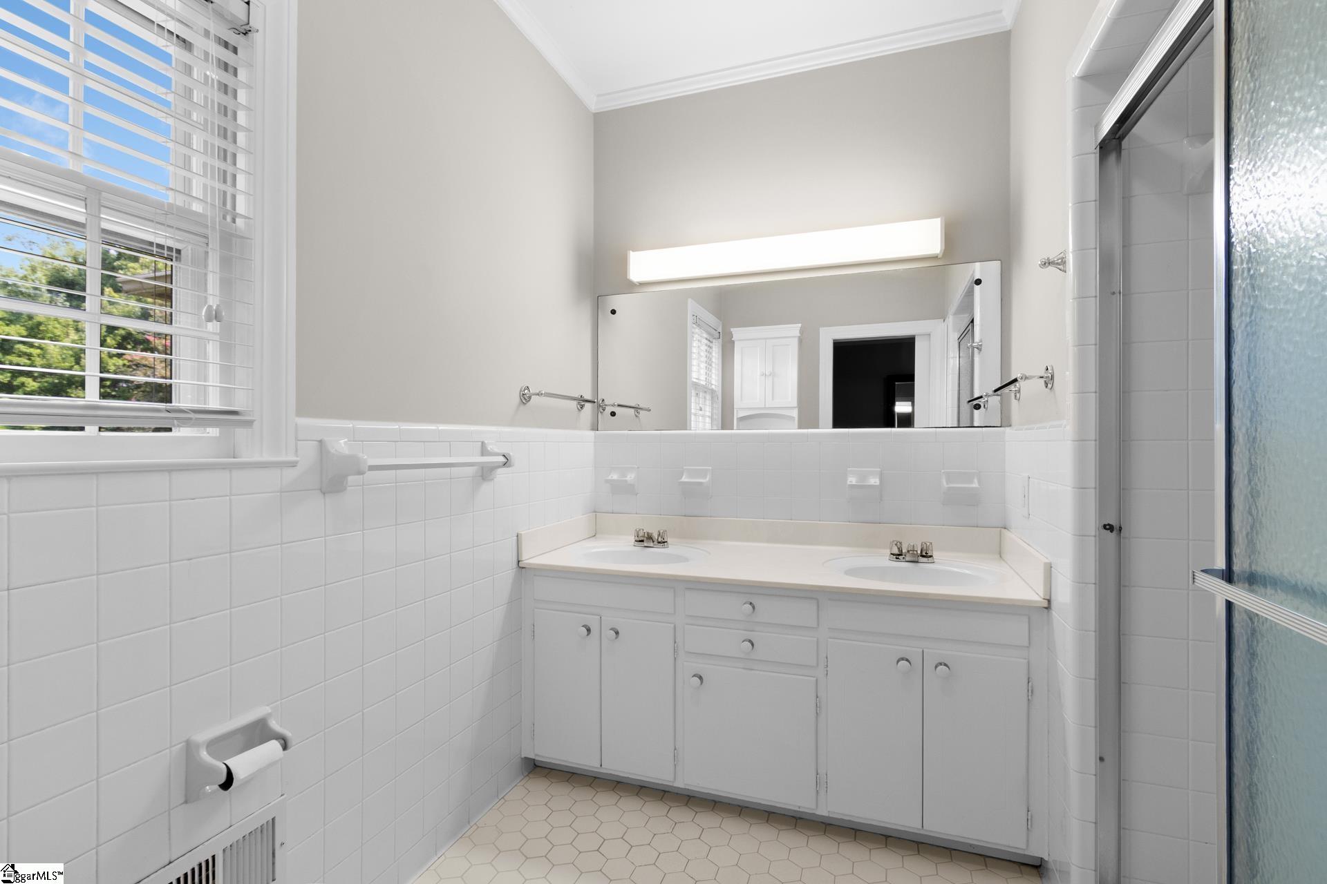 307 S Broad Street Property Photo 25