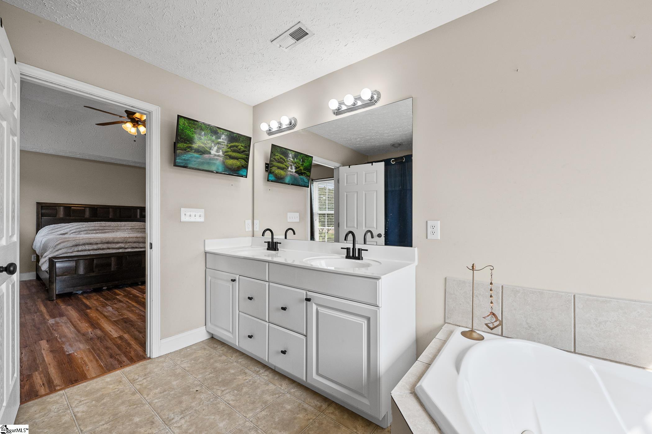 258 Gibbs Road Property Photo 26