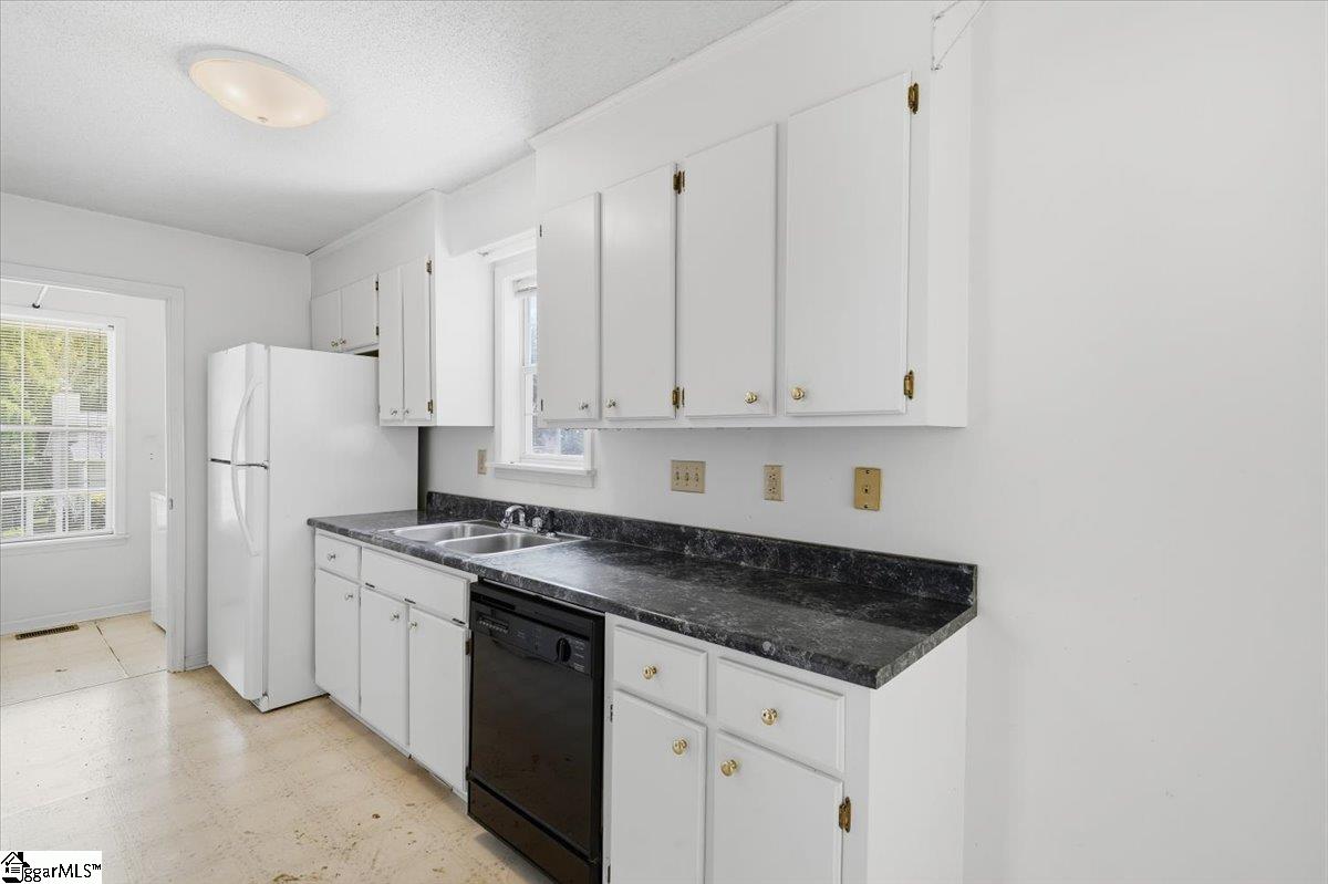 1024 Summit Drive Property Photo 6