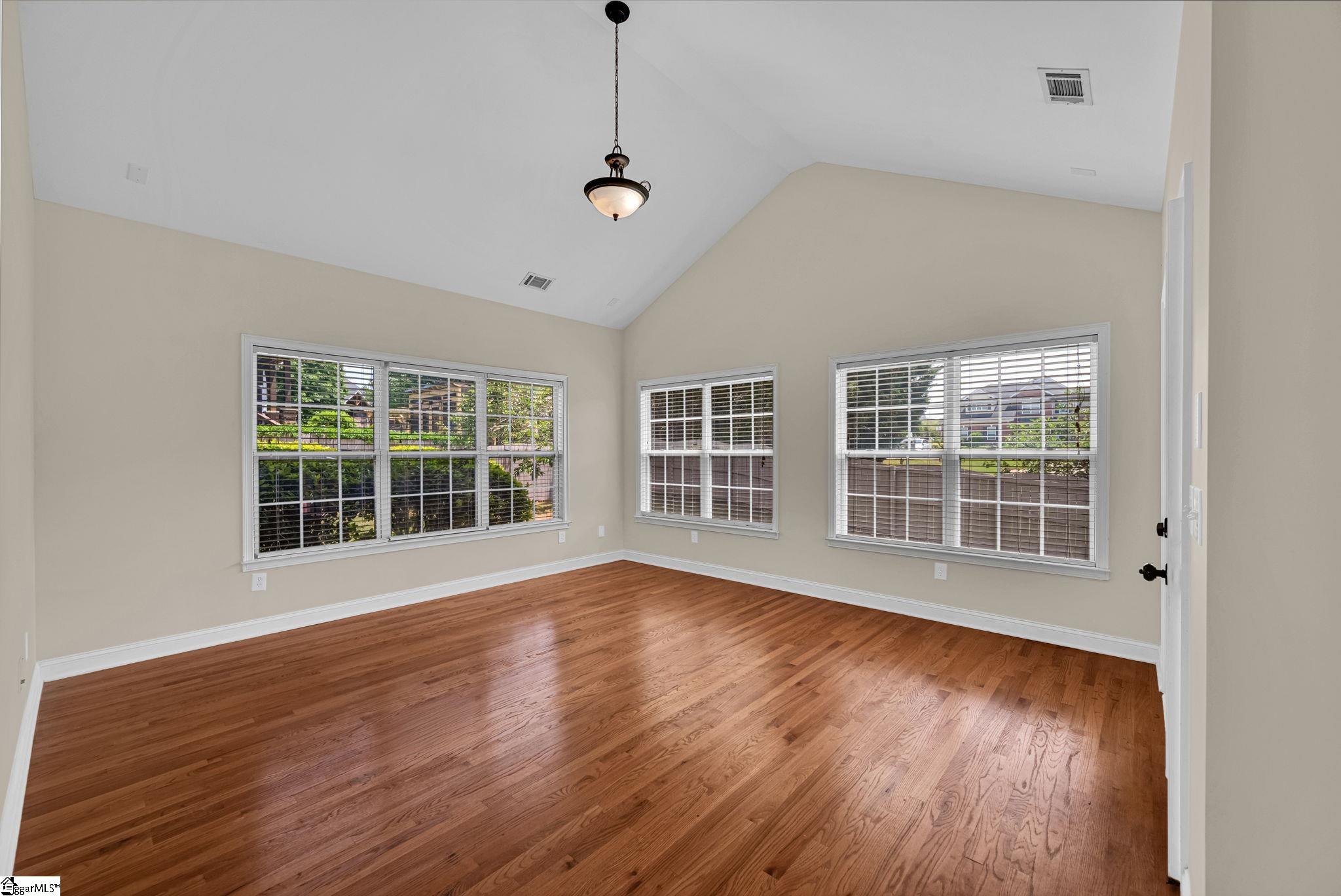 115 Gladstone Way Property Photo 20