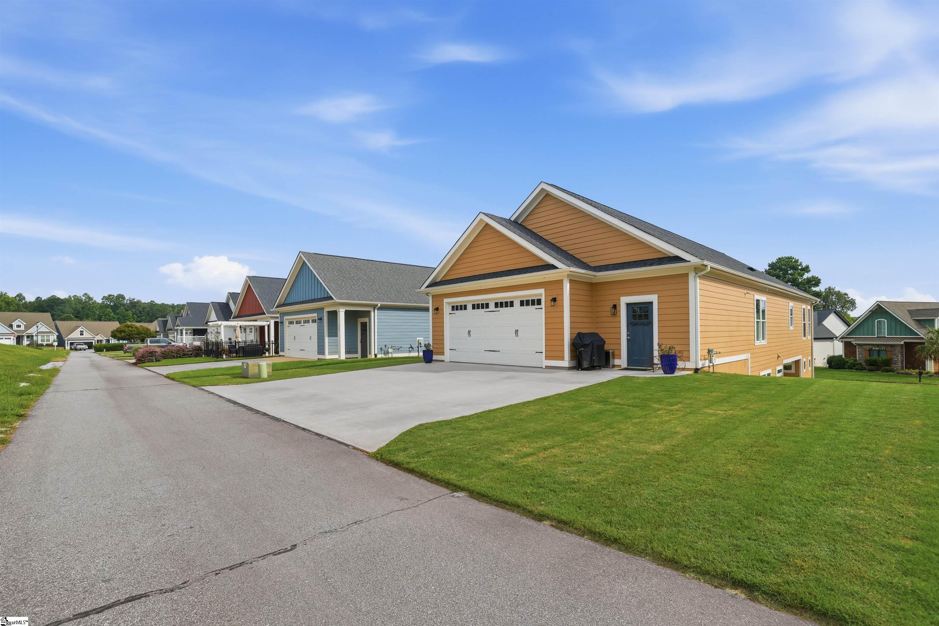 528 Coolwater Drive Property Photo 8