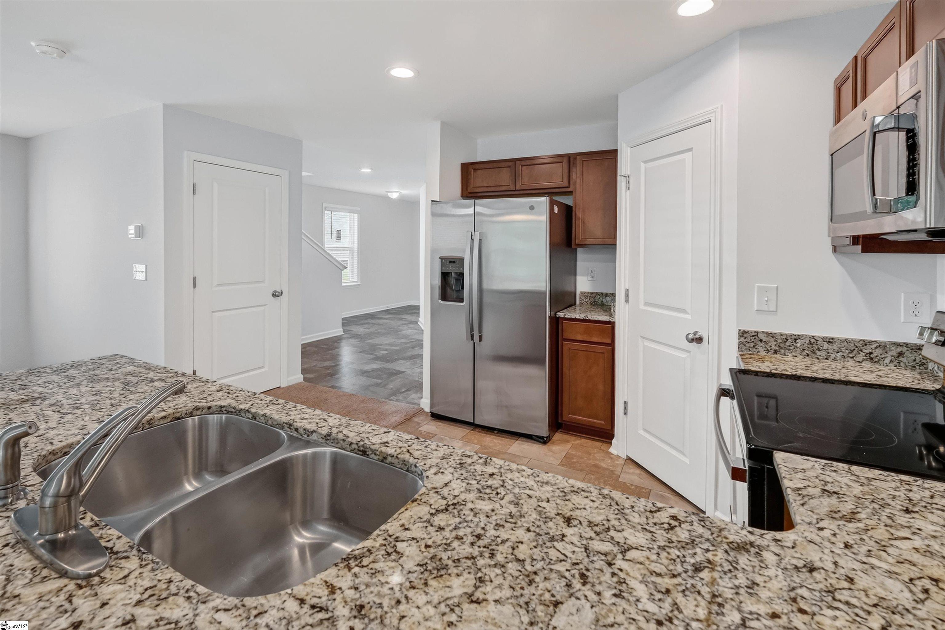 648 Millsgate Circle Property Photo 12