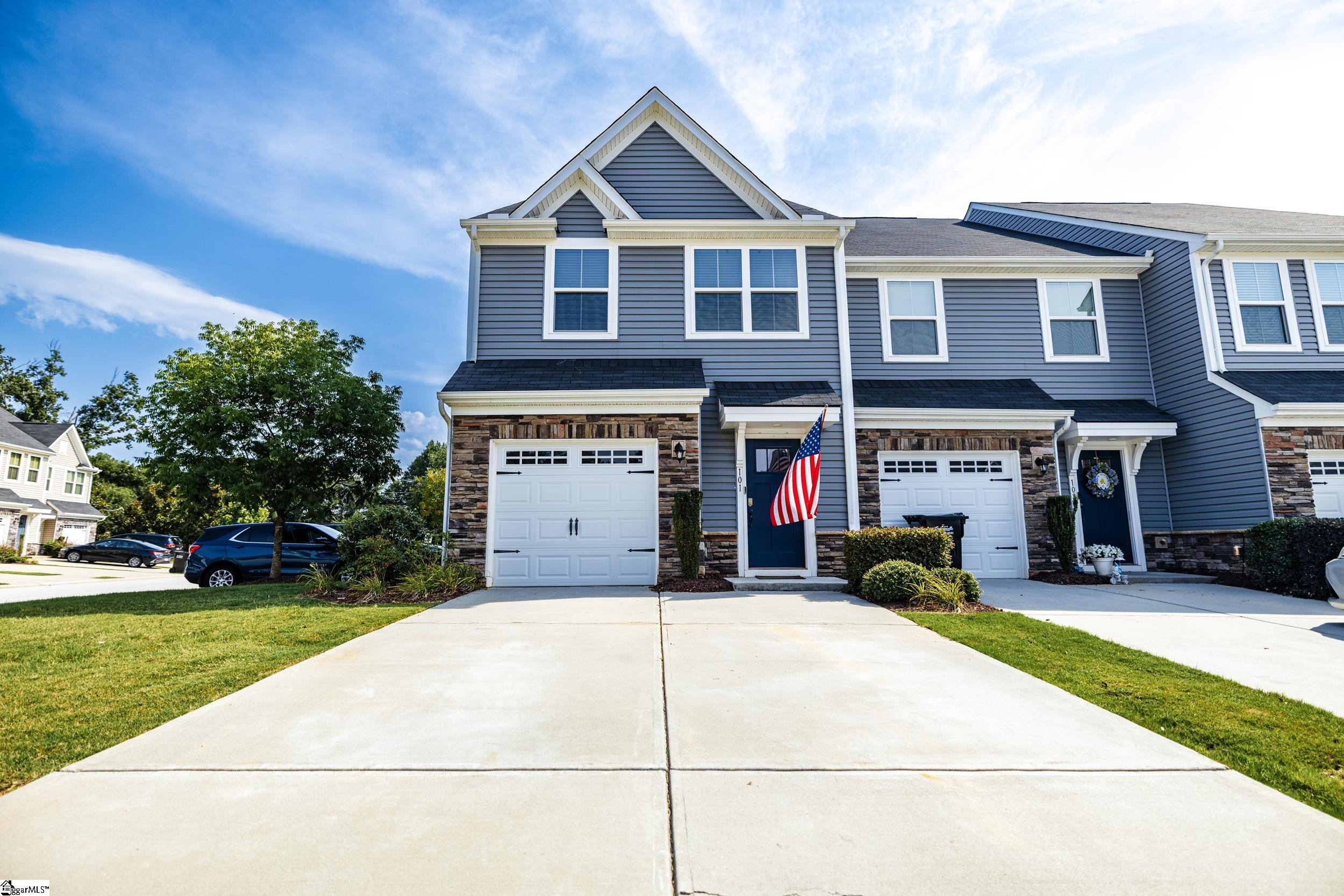 101 Roundtree Drive Property Photo 3