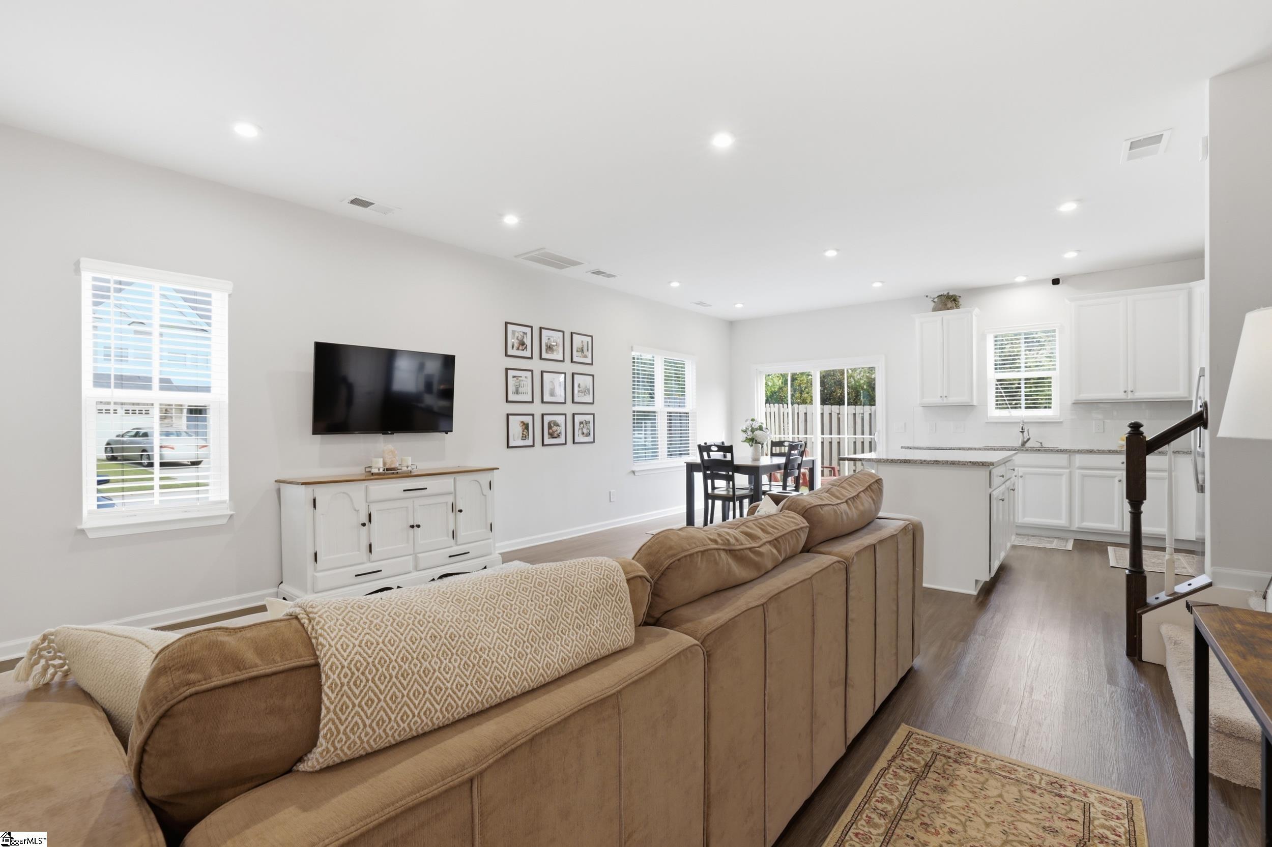 101 Roundtree Drive Property Photo 14