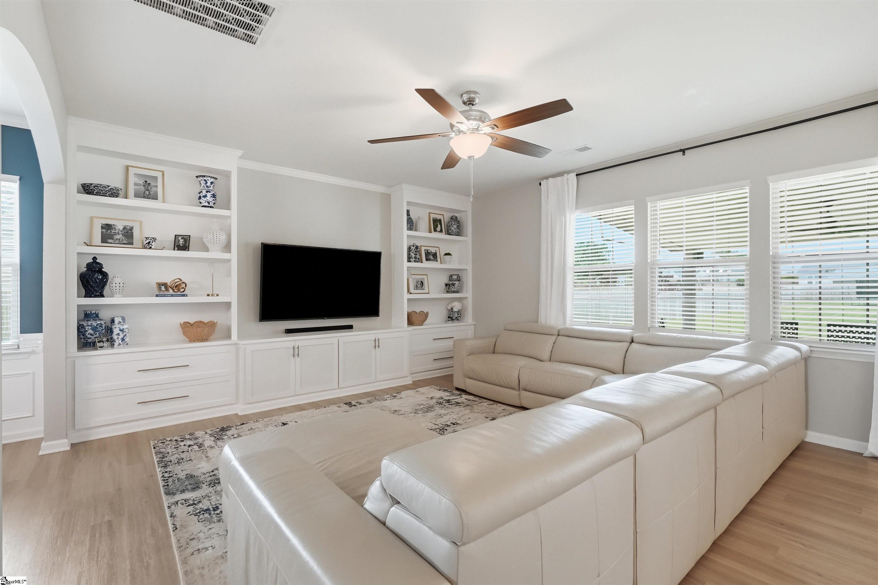 812 Barnum Court Property Photo 4