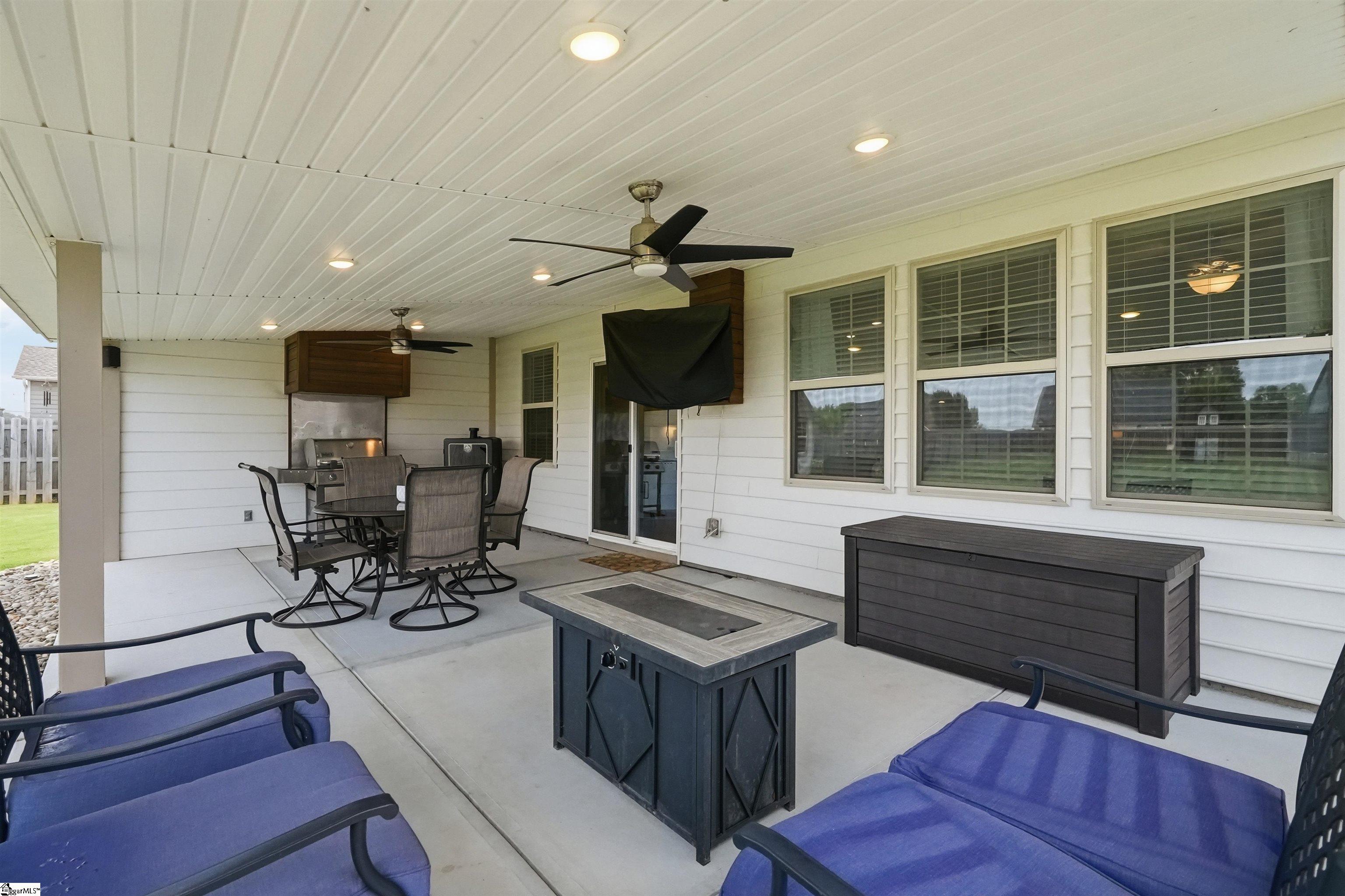 812 Barnum Court Property Photo 6