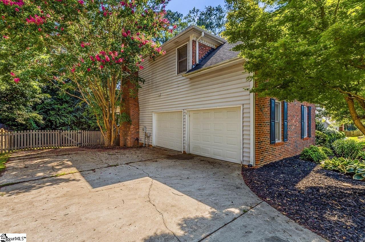 17 Misty Oaks Drive Property Photo 3