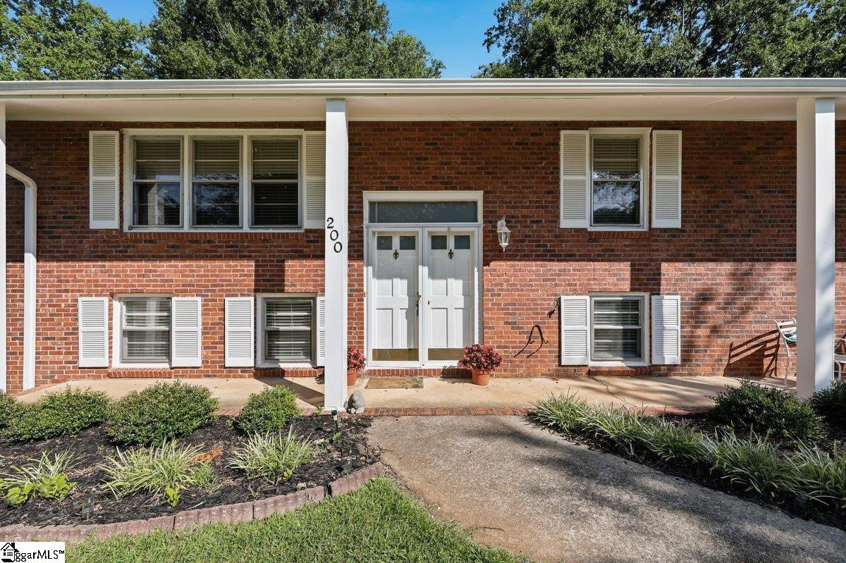 200 Eastcliffe Way Property Photo 3