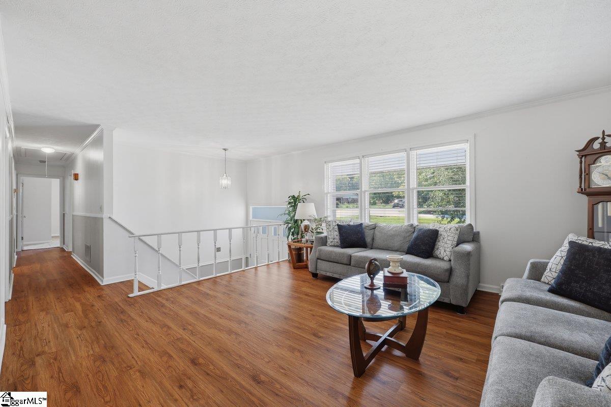200 Eastcliffe Way Property Photo 8