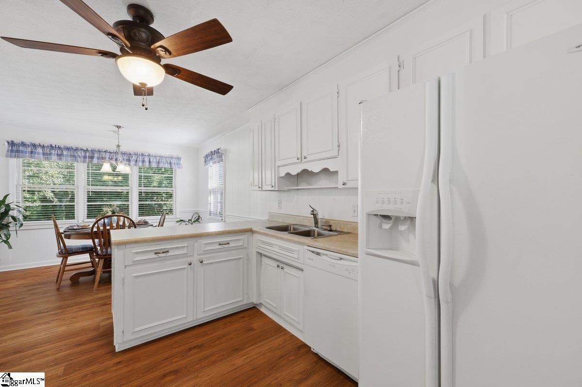 200 Eastcliffe Way Property Photo 11