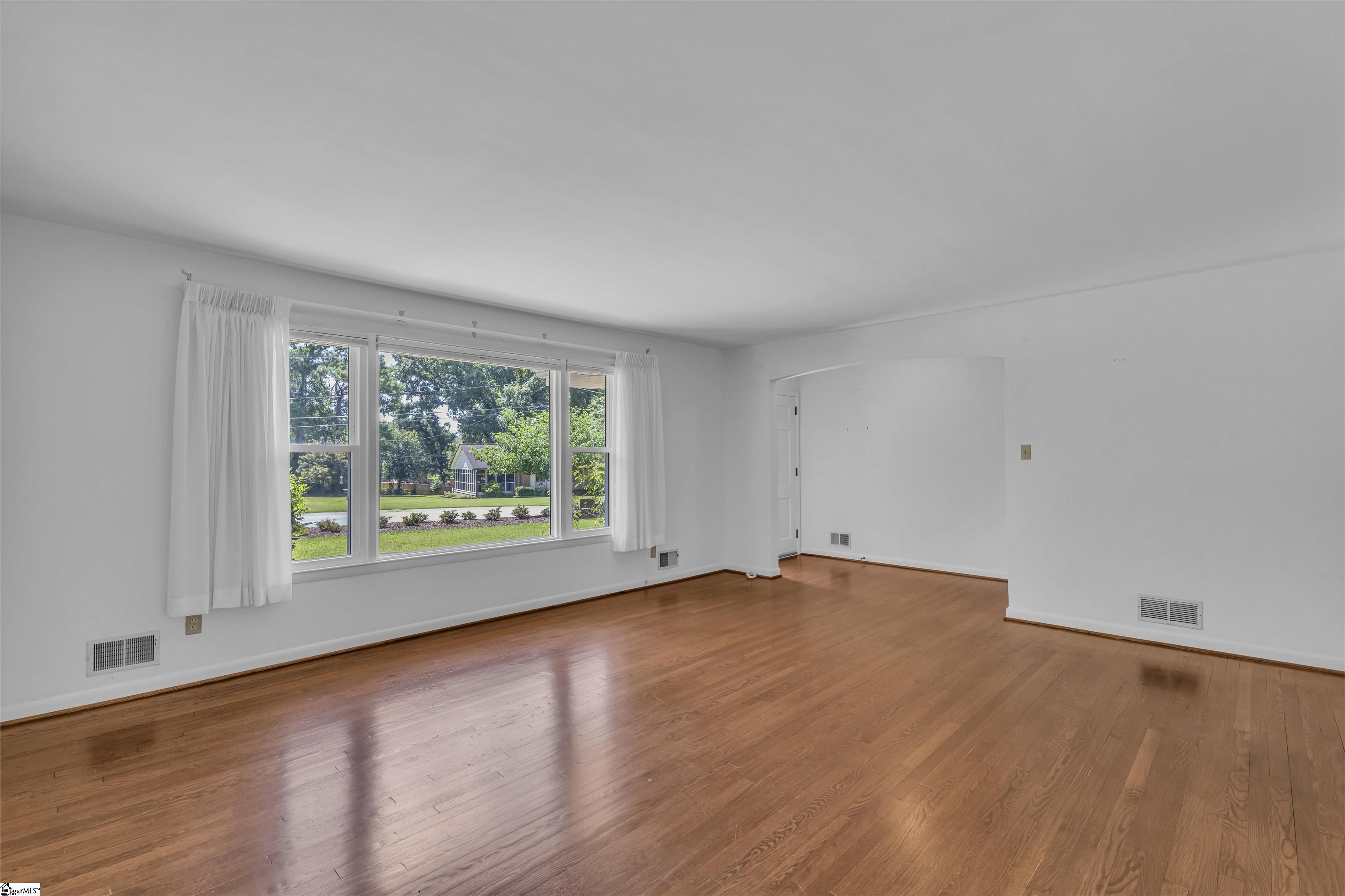 402 Springwood Drive Property Photo 2