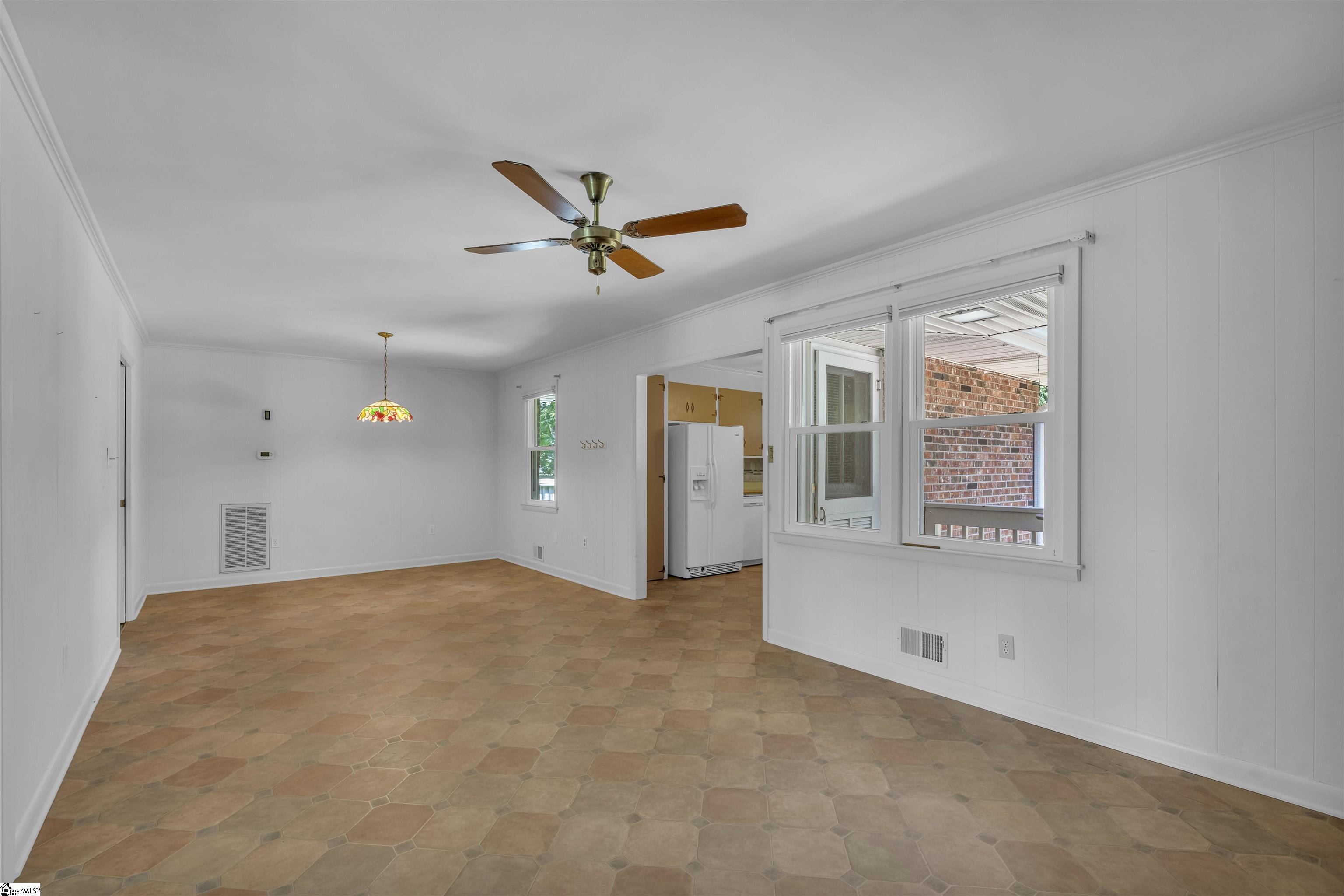 402 Springwood Drive Property Photo 6