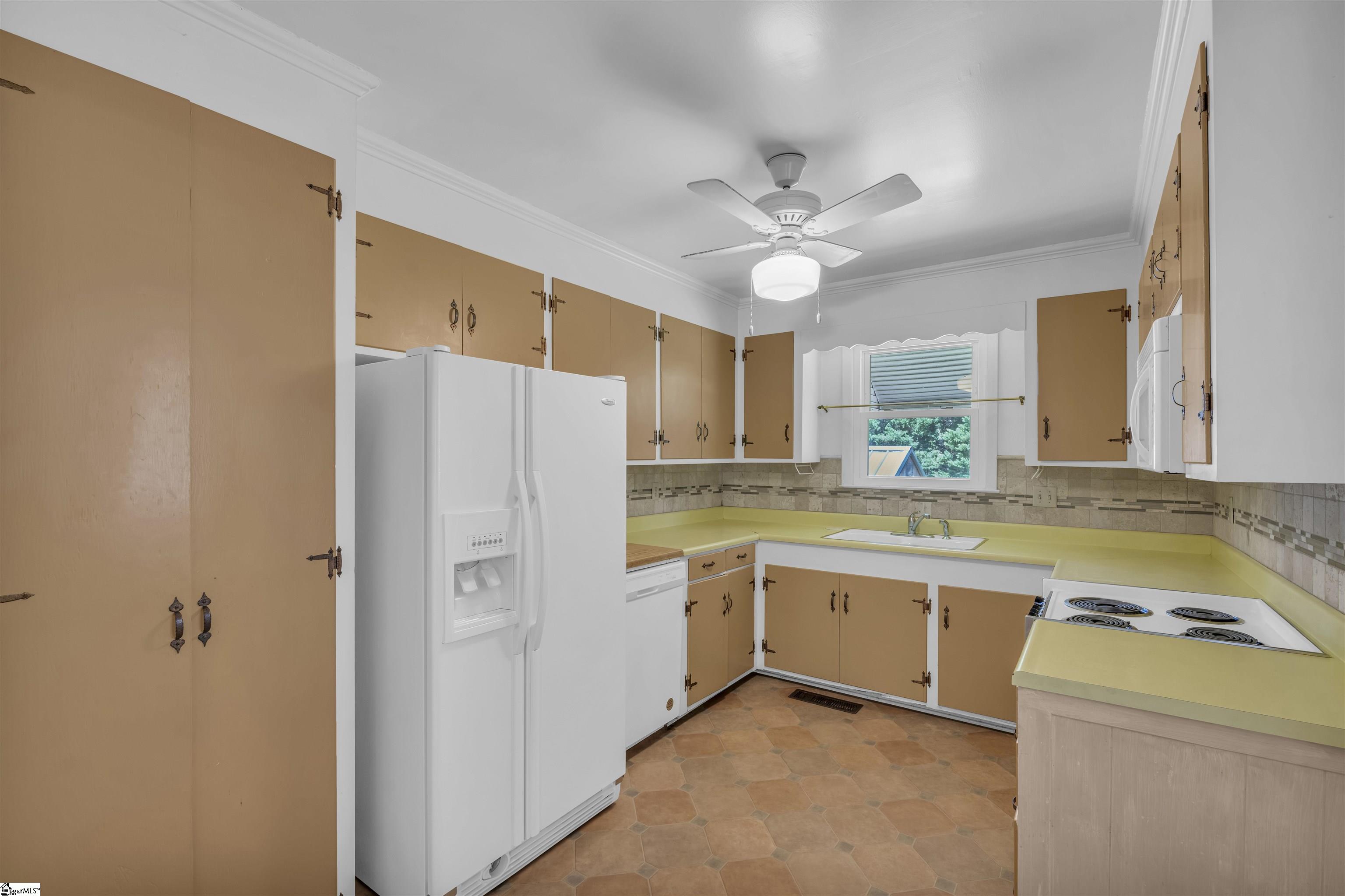 402 Springwood Drive Property Photo 8