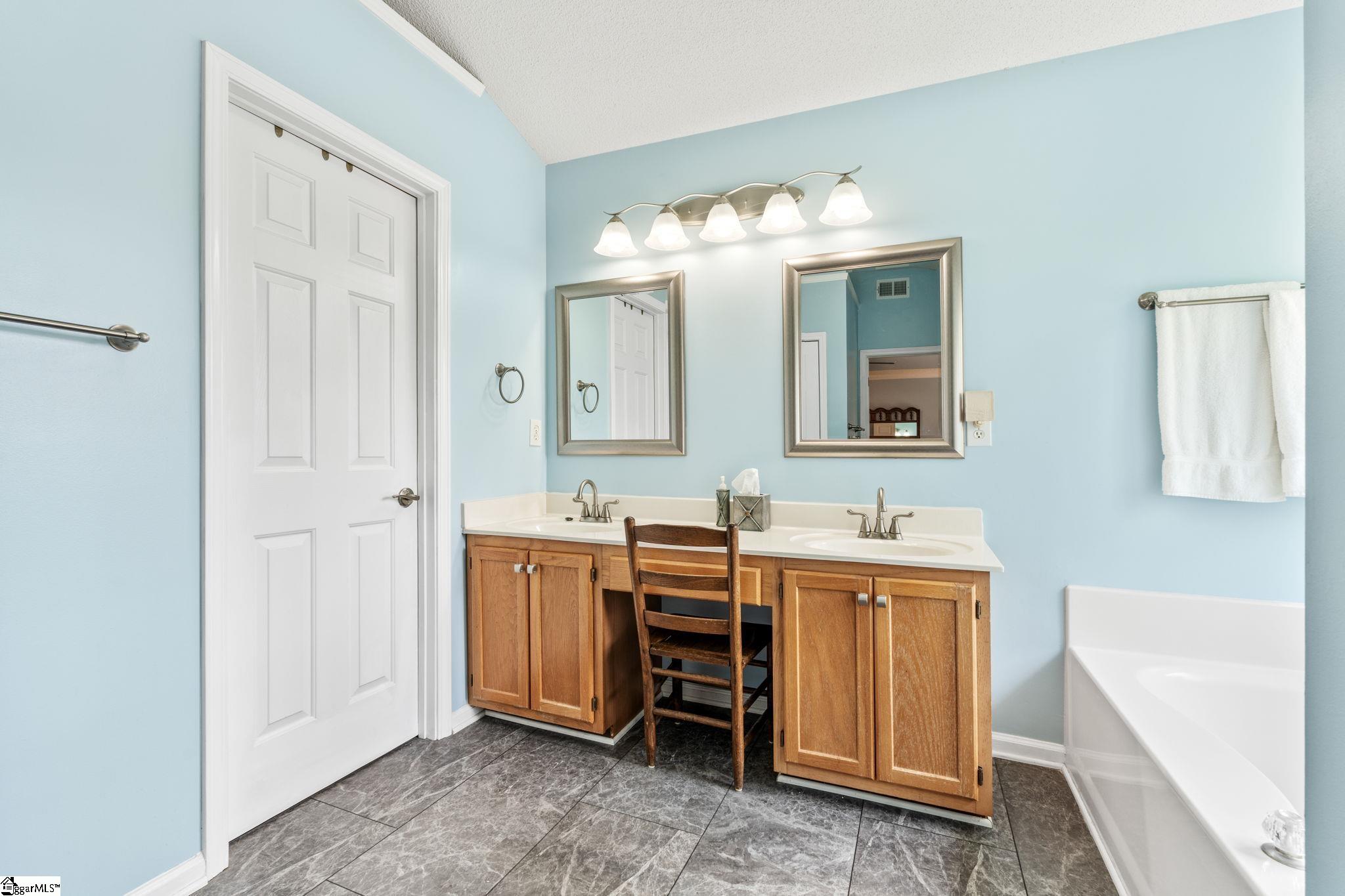 194 Birkhall Circle Property Photo 25