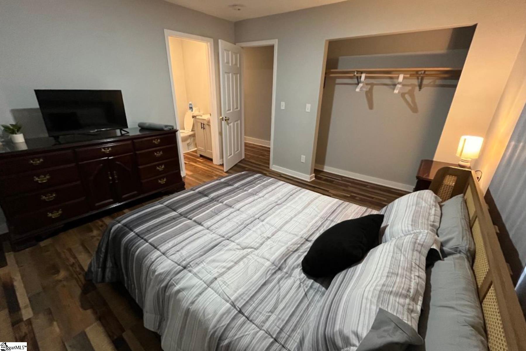 702 E Lee Road Property Photo 14