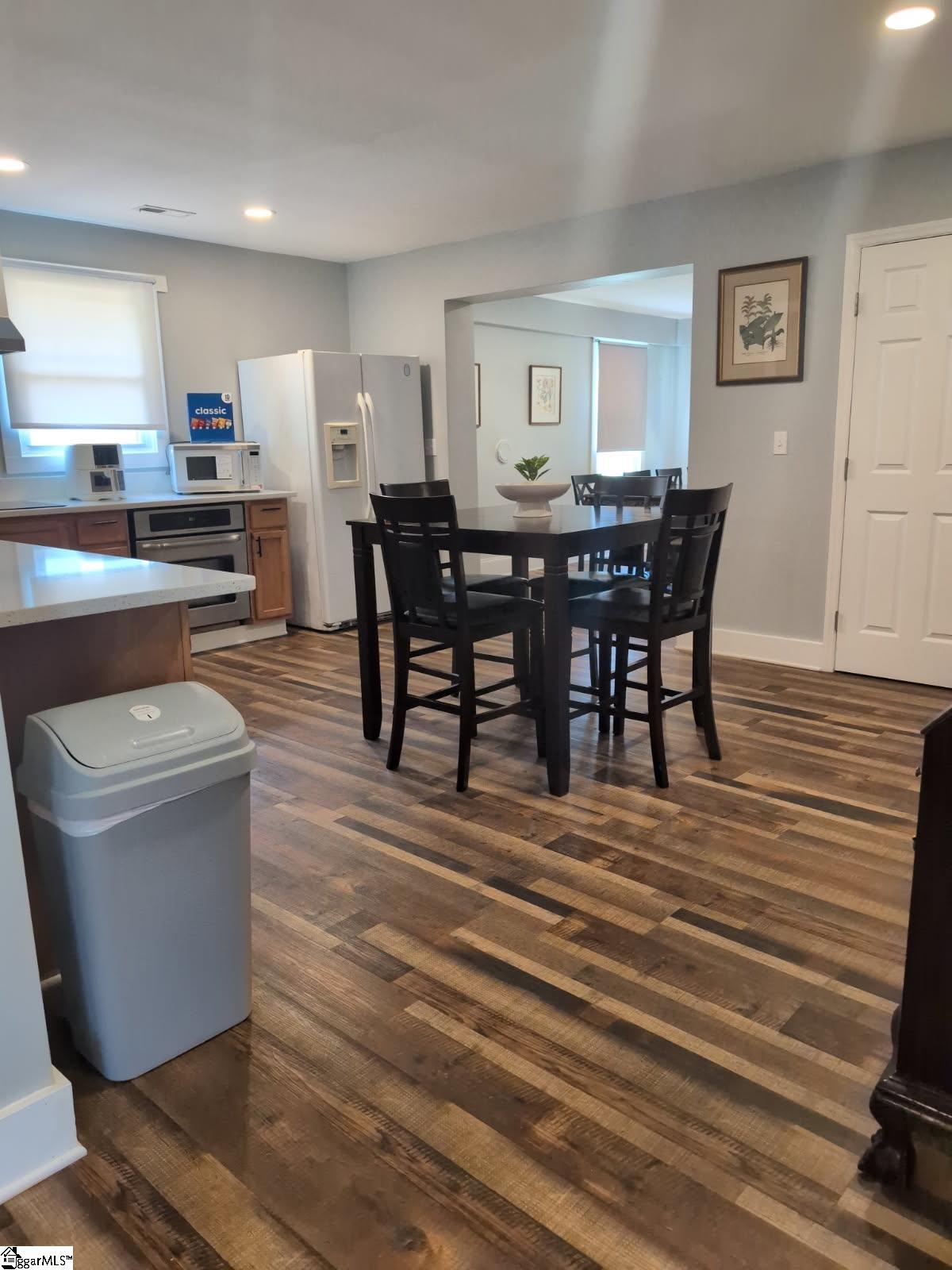 702 E Lee Road Property Photo 24