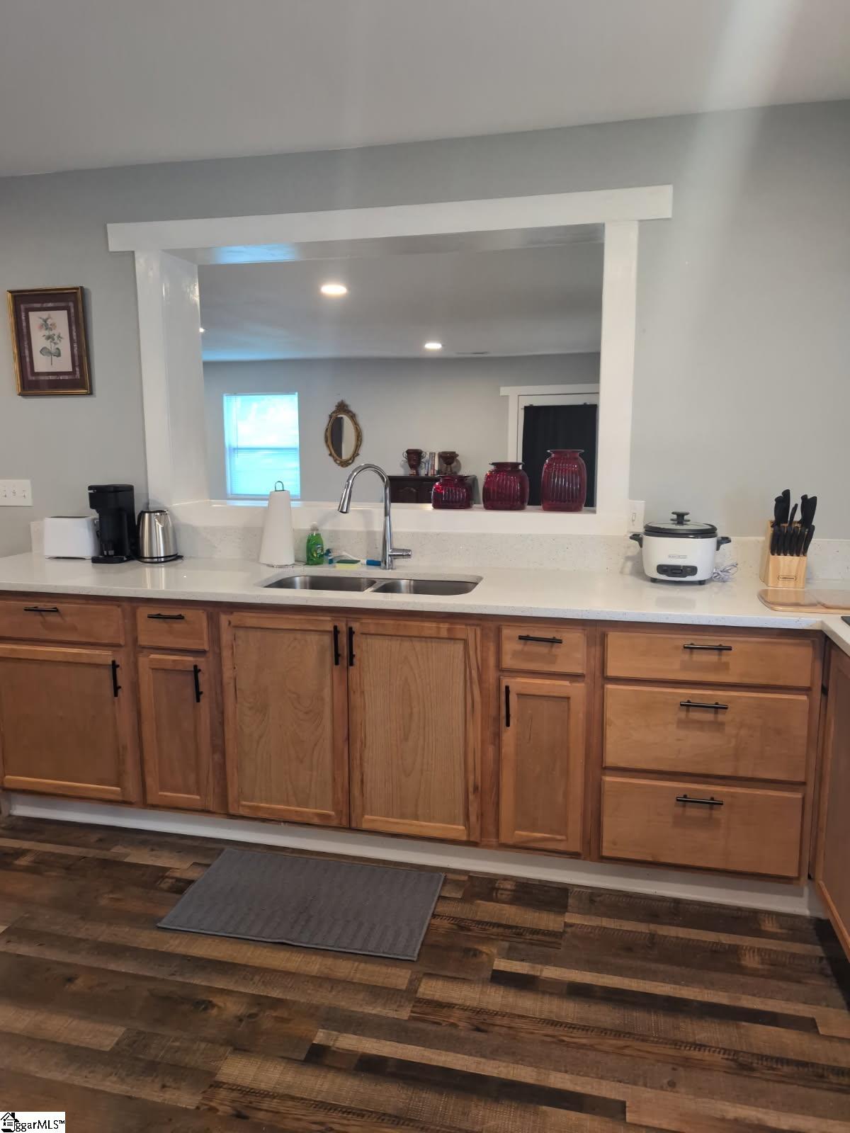 702 E Lee Road Property Photo 28